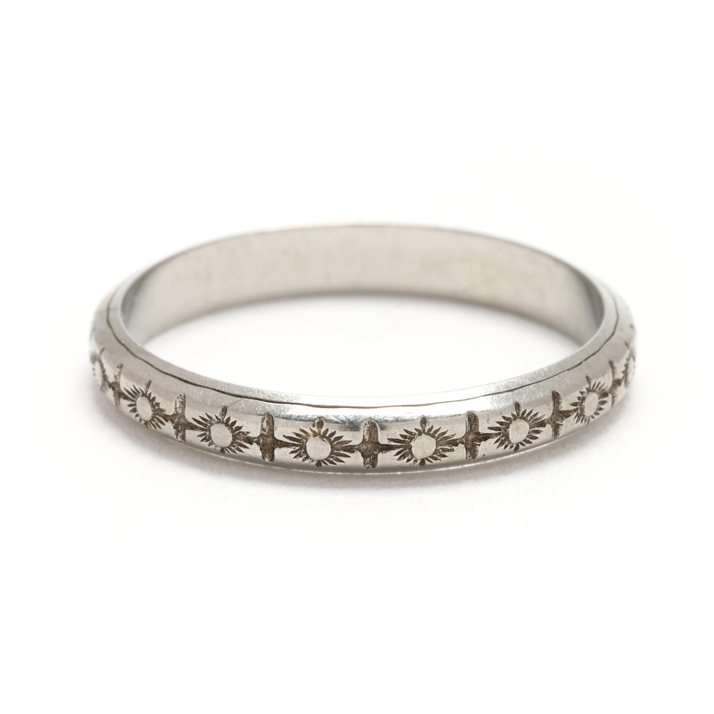 Vintage Engraved Band Ring, 18k White Gold, Ring Size 5.5 In Good Condition In McLeansville, NC