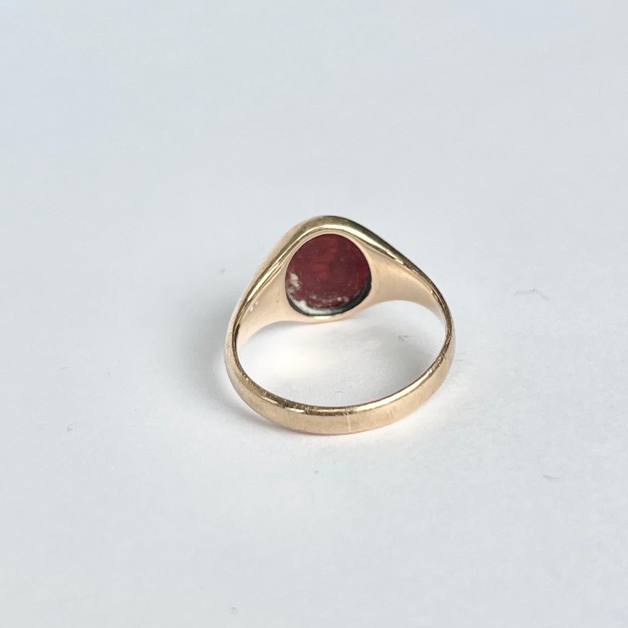 Vintage Engraved Carnelian 9 Carat Gold Signet Ring  In Good Condition For Sale In Chipping Campden, GB