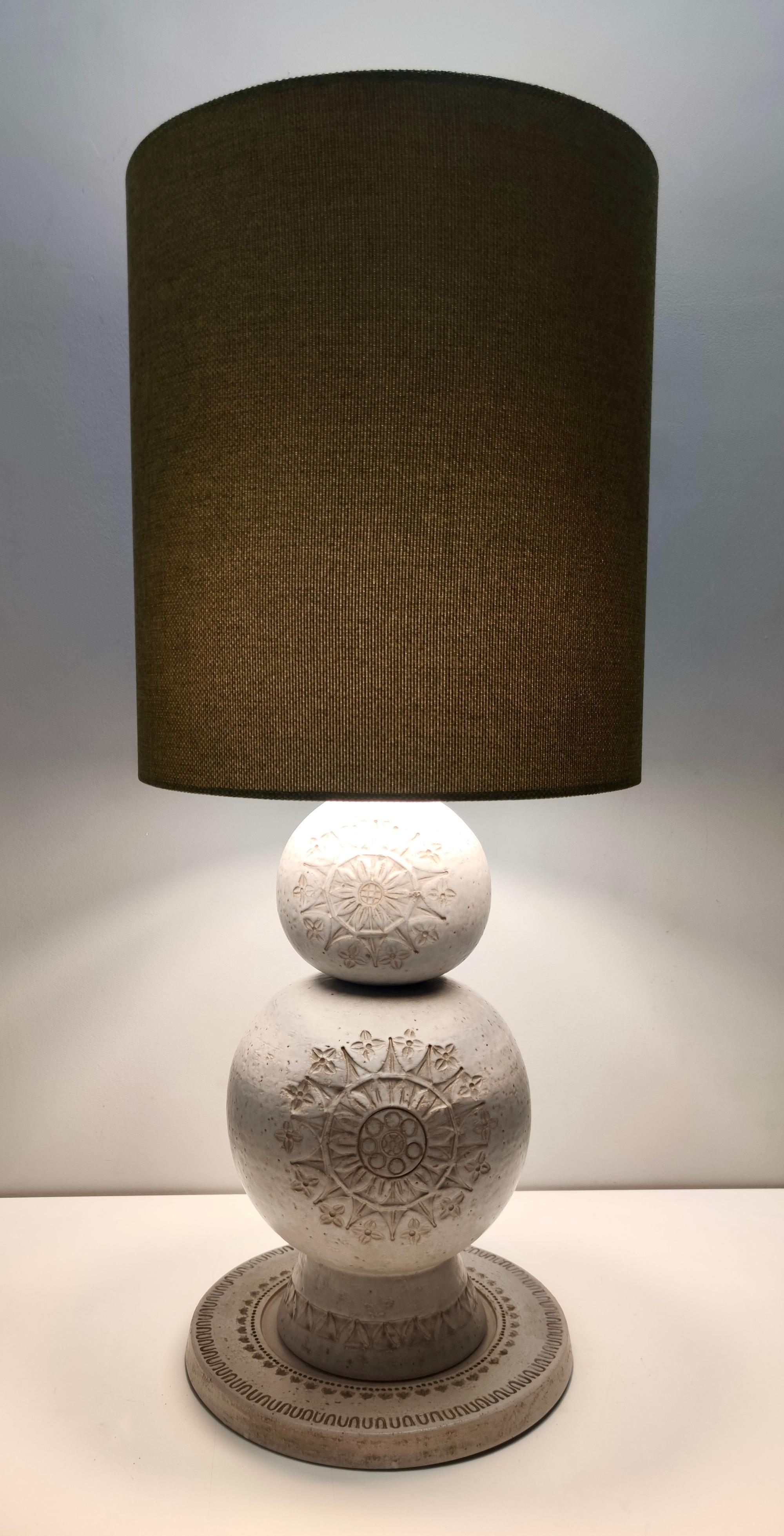 Made in Italy, 1963.
This is a rare and stunning table lamp by Aldo Londi for Bitossi of the series 