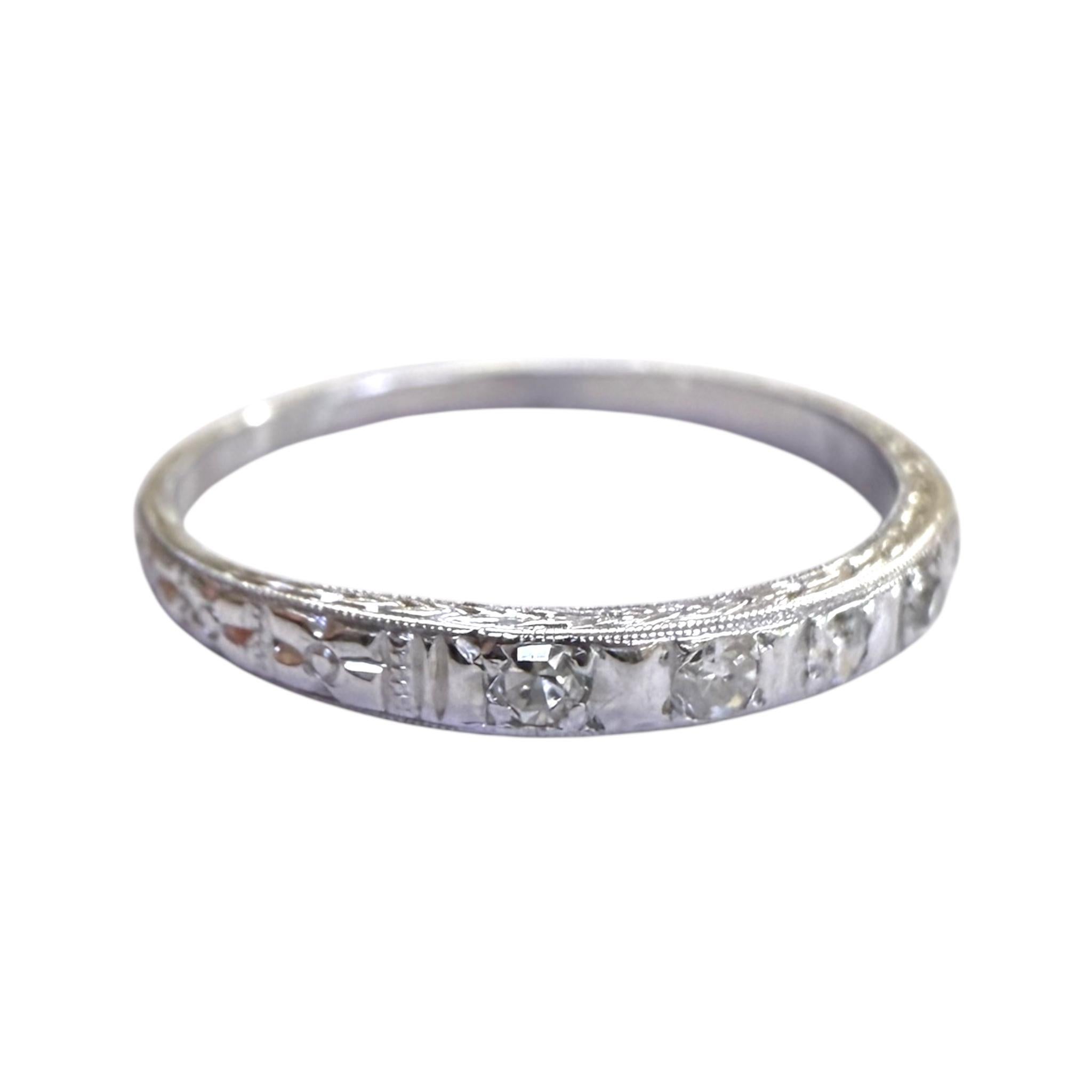 Vintage Graviertes Diamantband 18K Weißgold (Einfacher Schliff) im Angebot