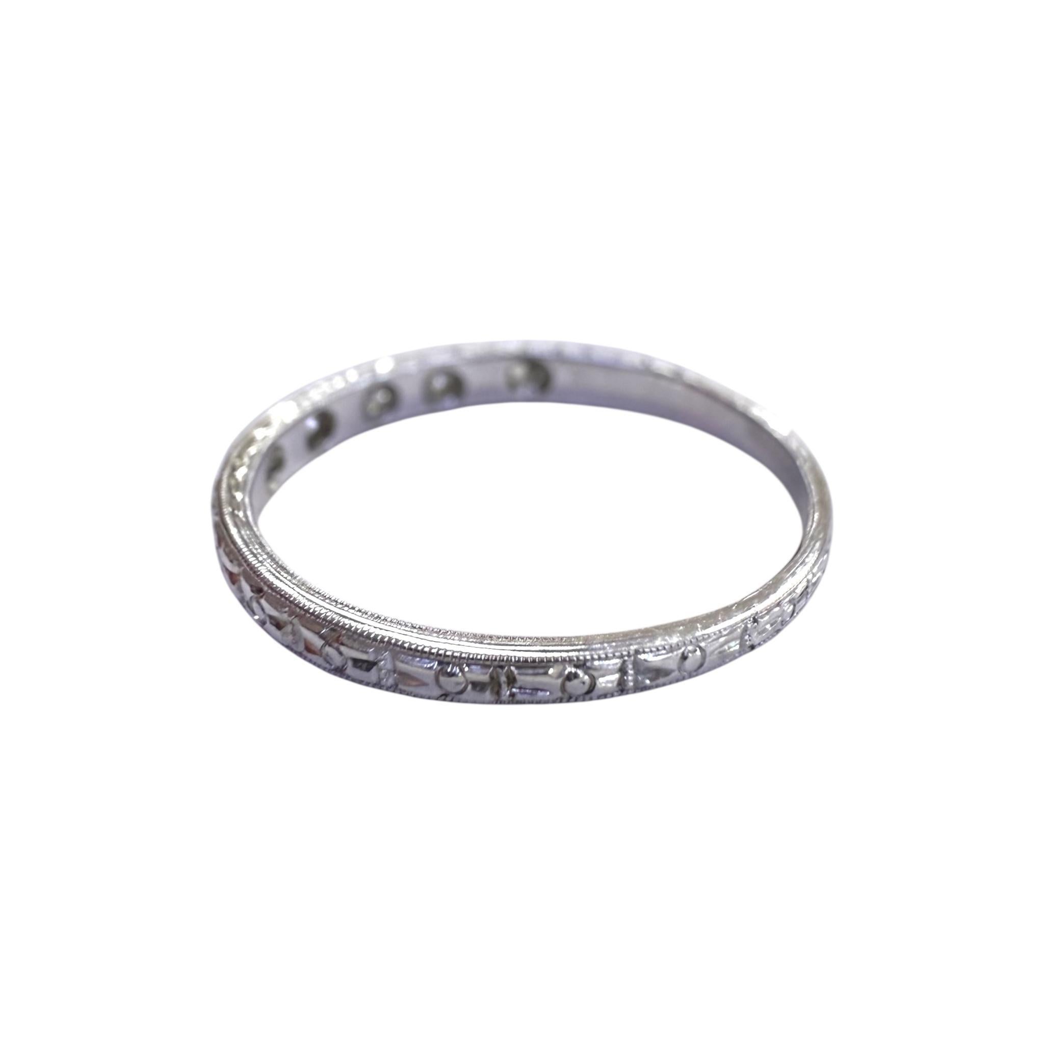 Vintage Graviertes Diamantband 18K Weißgold im Angebot 1