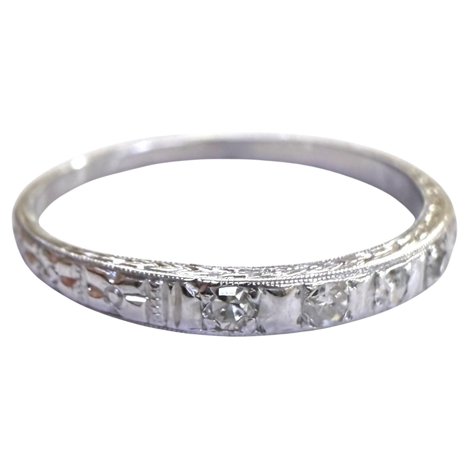 Vintage Graviertes Diamantband 18K Weißgold im Angebot