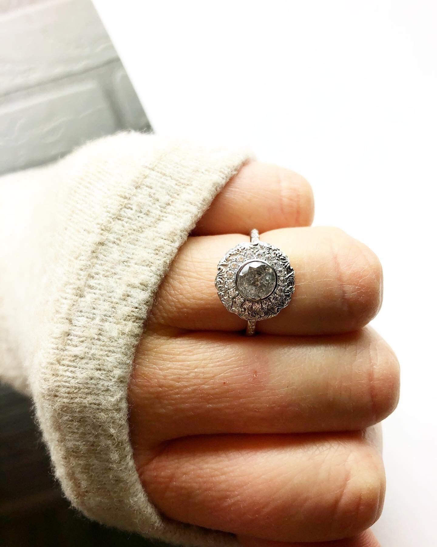Vintage Gravierter Diamantring Platin 1,20ct (Brillantschliff) im Angebot