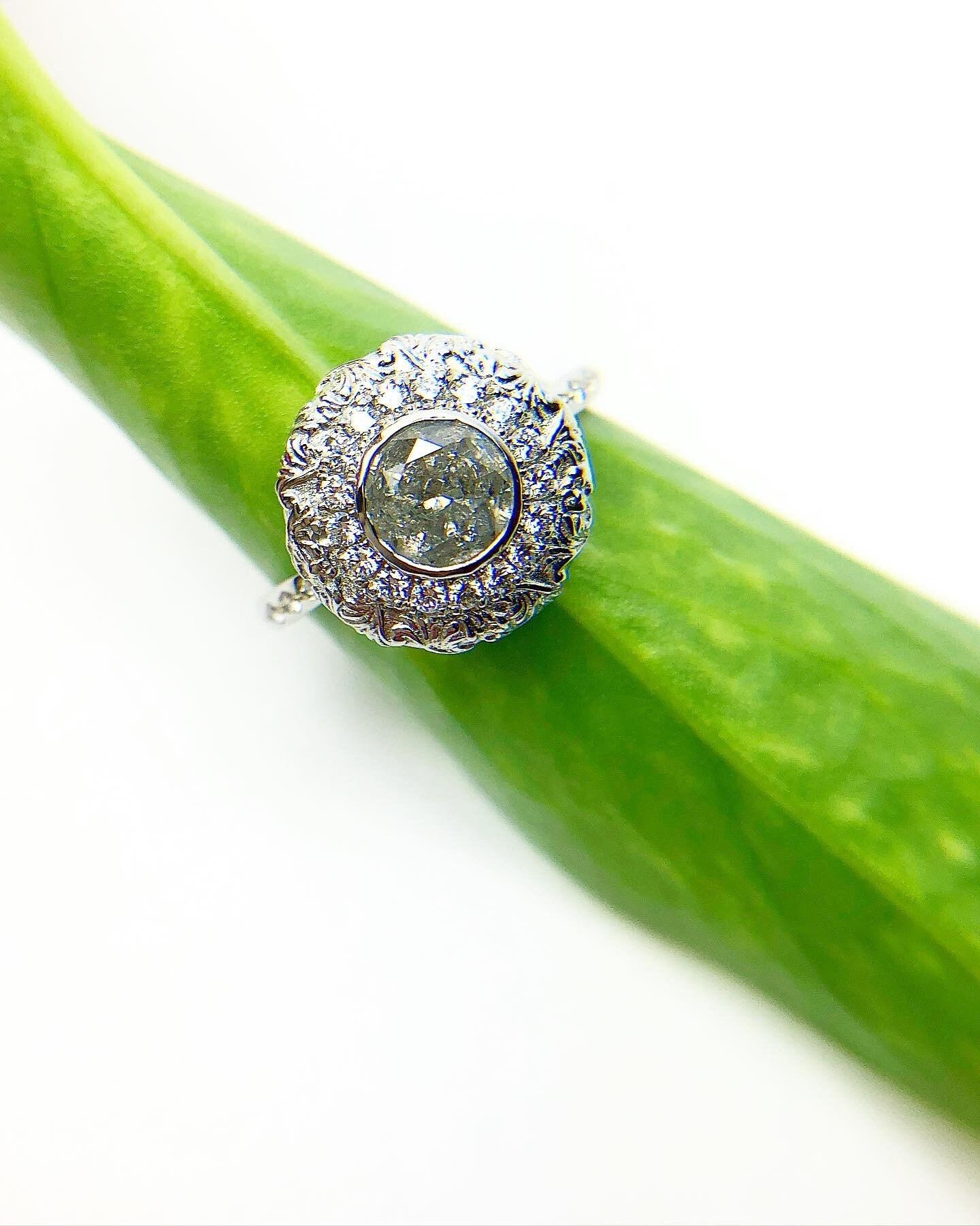 Vintage Gravierter Diamantring Platin 1,20ct im Zustand „Neu“ im Angebot in Boca Raton, FL