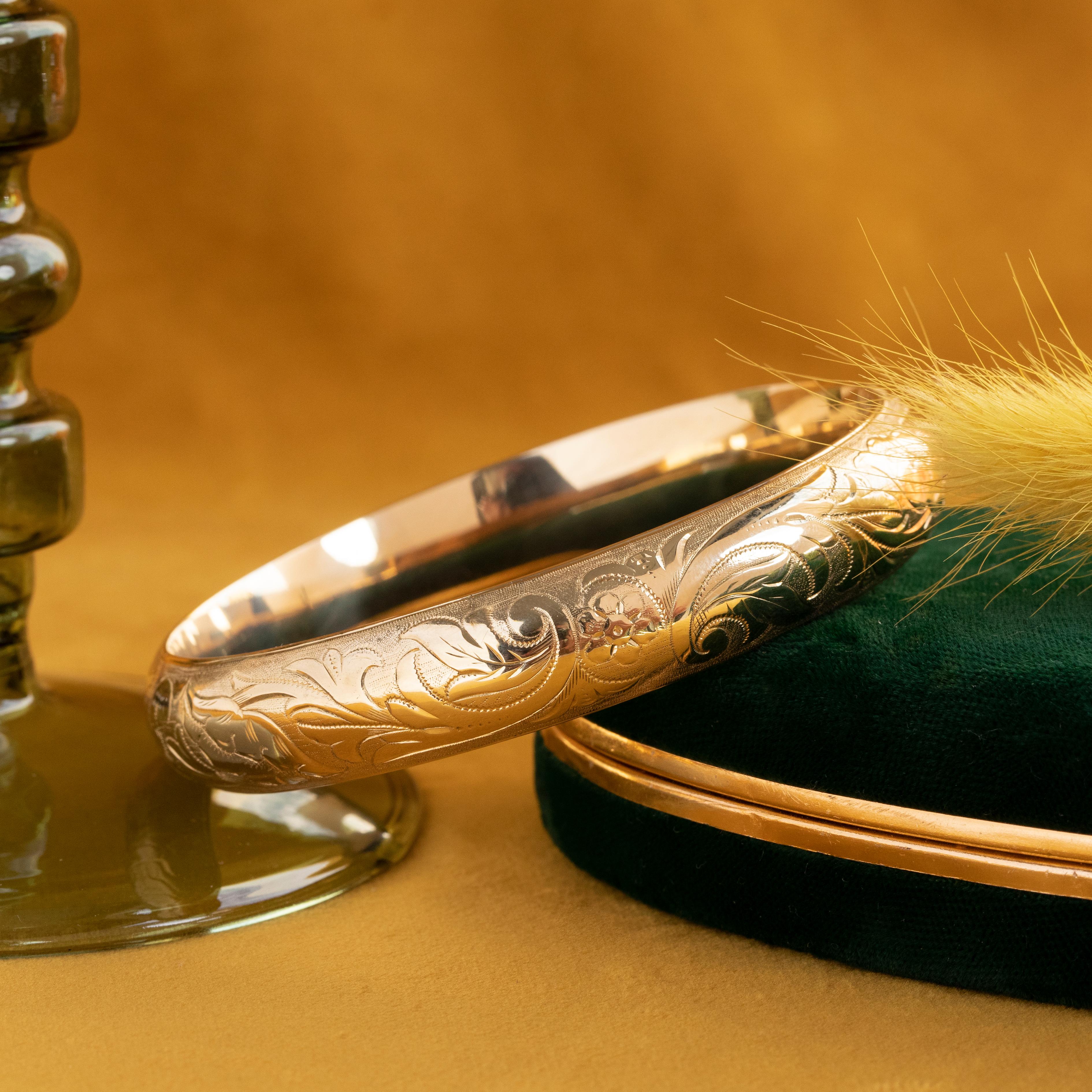 Vintage Armreif mit Blumengravur, 14K Gelbgold im Angebot 2