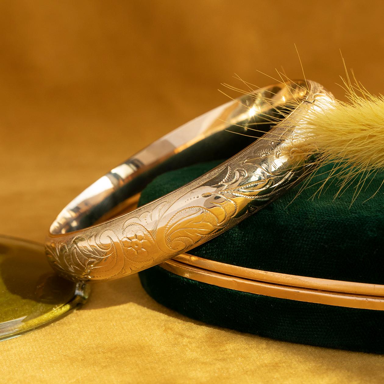 Vintage Armreif mit Blumengravur, 14K Gelbgold im Angebot 3