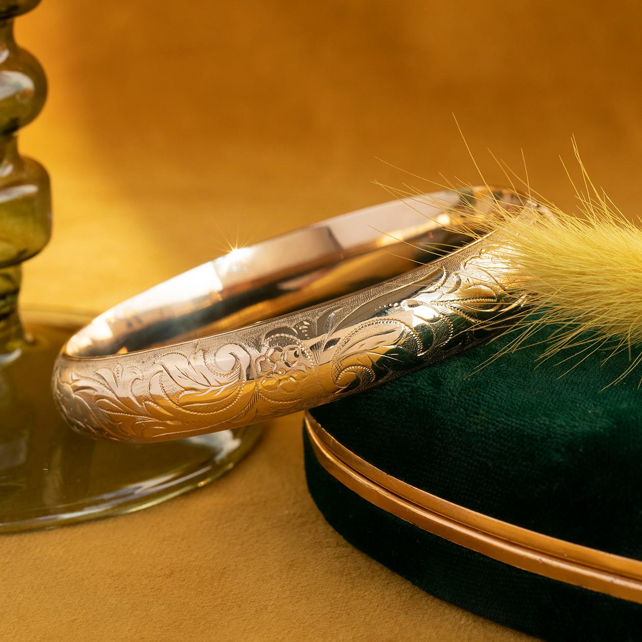 Vintage Armreif mit Blumengravur, 14K Gelbgold im Angebot 4