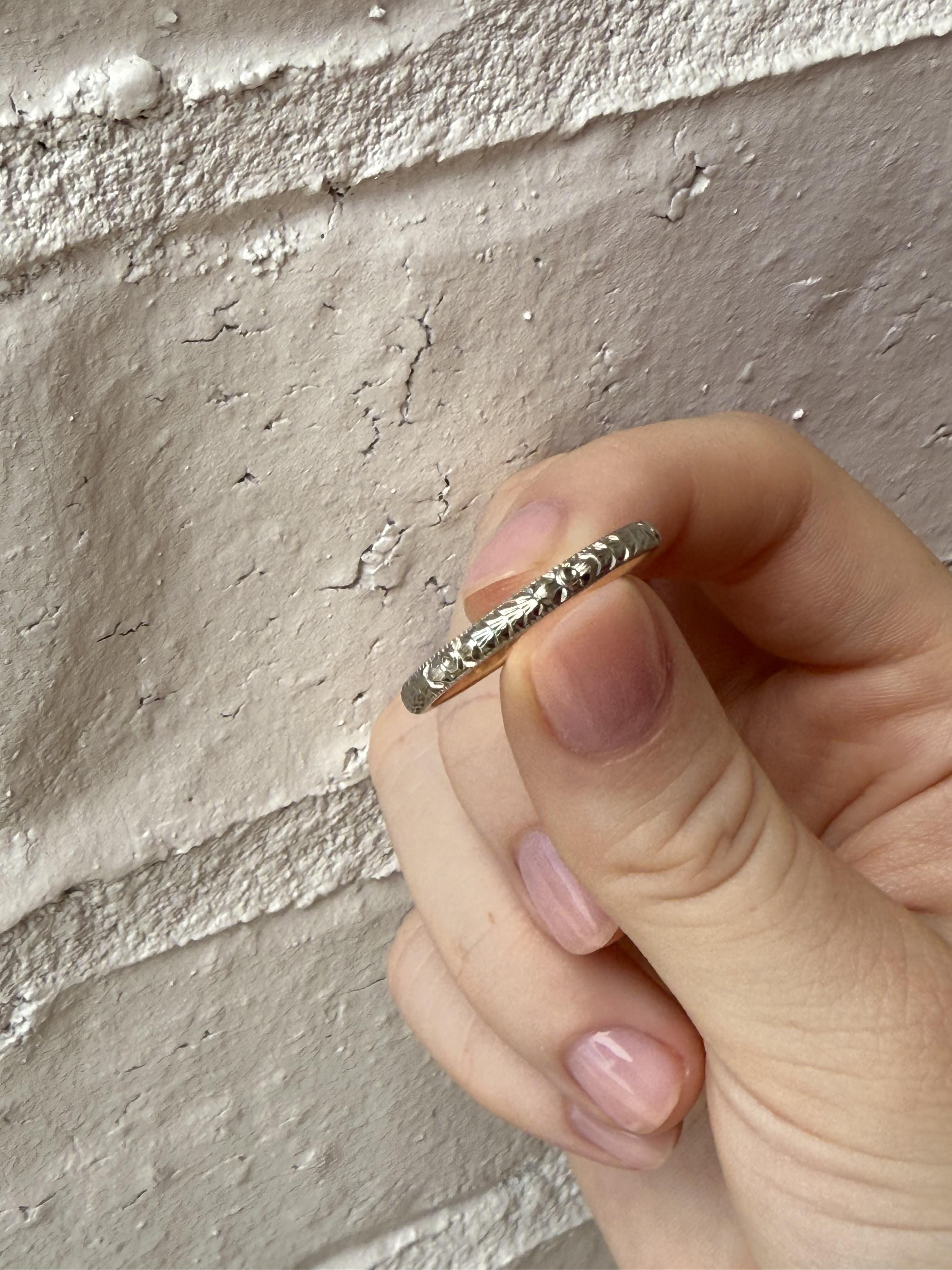 Vintage eingraviert Hochzeit Band 14K Weiß & Gelbgold Größe 9 (Art déco) im Angebot