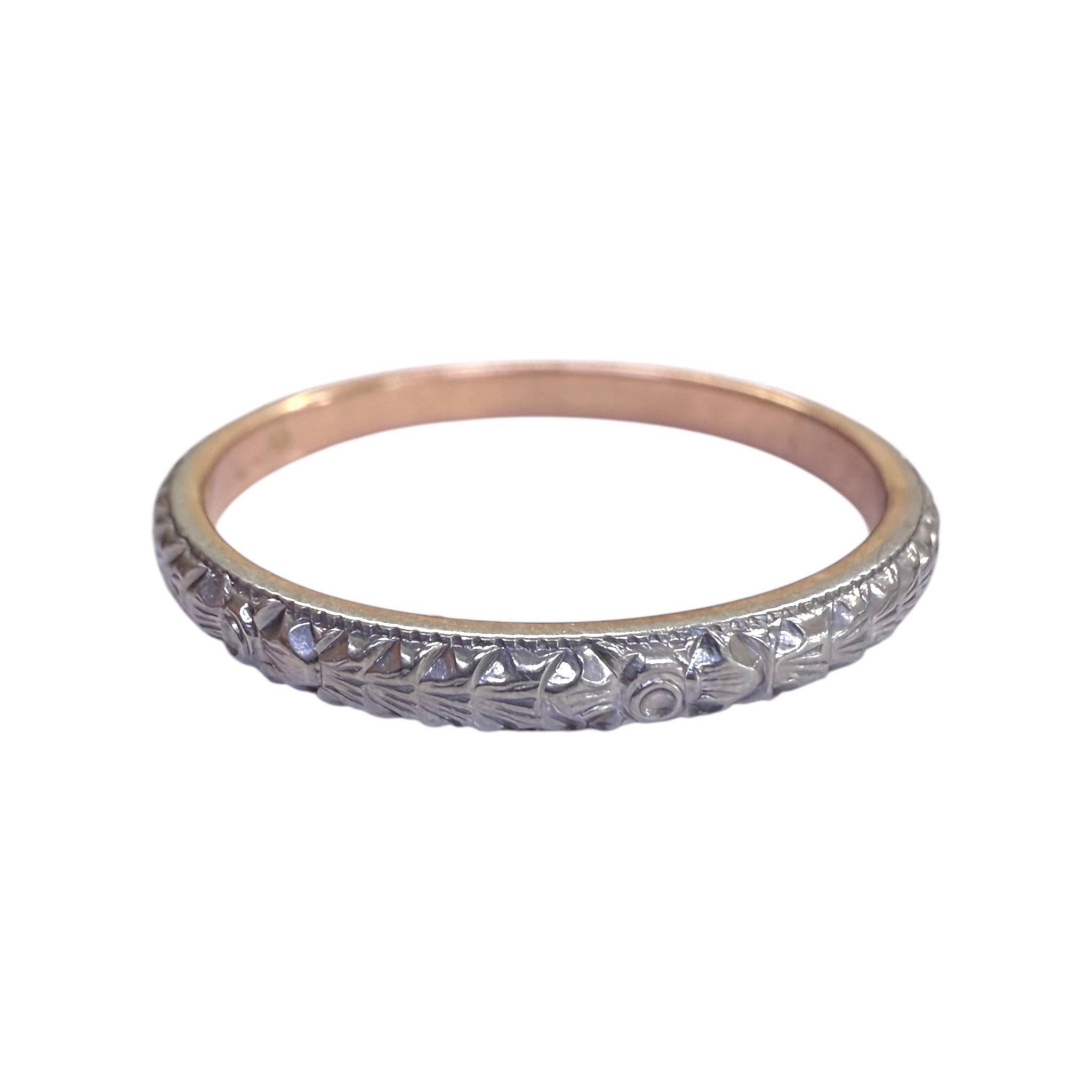 Vintage eingraviert Hochzeit Band 14K Weiß & Gelbgold Größe 9 im Angebot 2