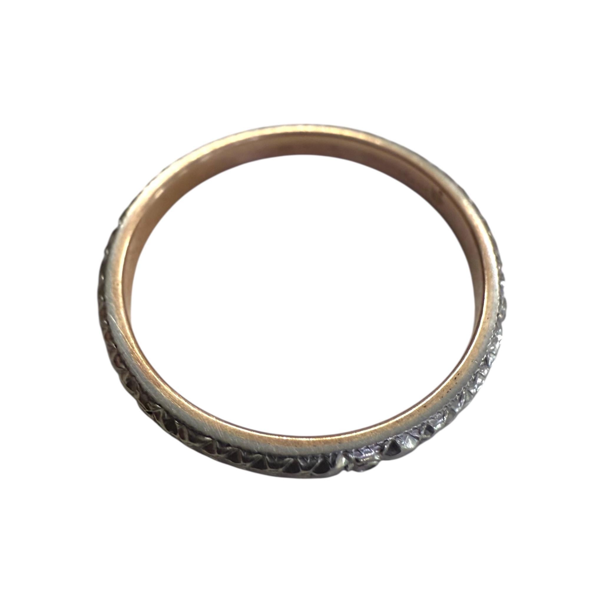 Vintage eingraviert Hochzeit Band 14K Weiß & Gelbgold Größe 9 im Angebot 4