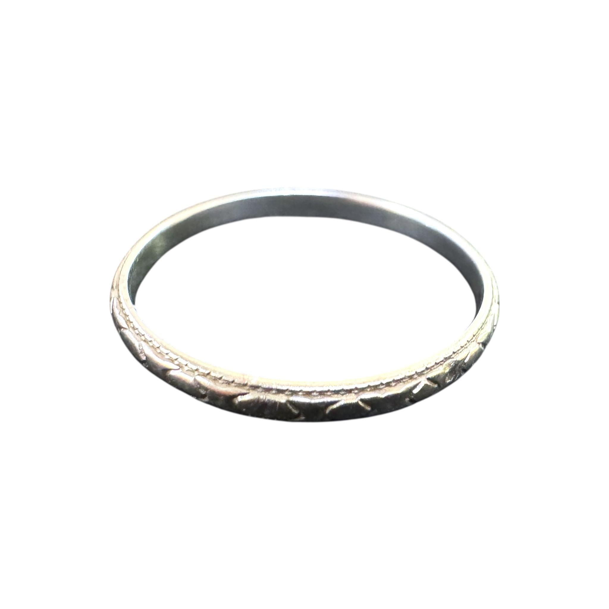 Vintage gravierter Ehering 18K Weißgold Größe 7 im Angebot 3