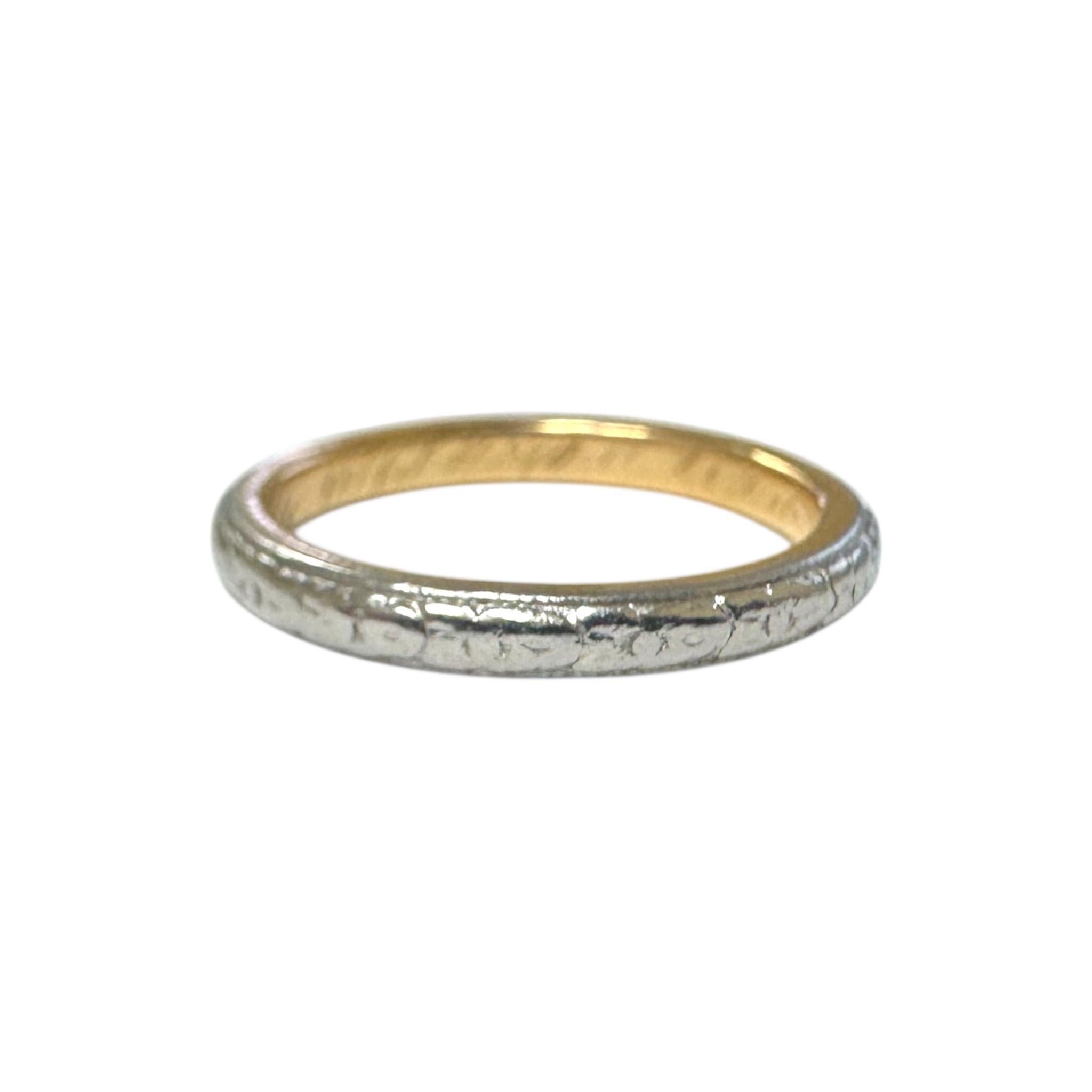 Women's Vintage Engraved Wedding Band Platinum & 18K Yellow Gold Size 6 For Sale