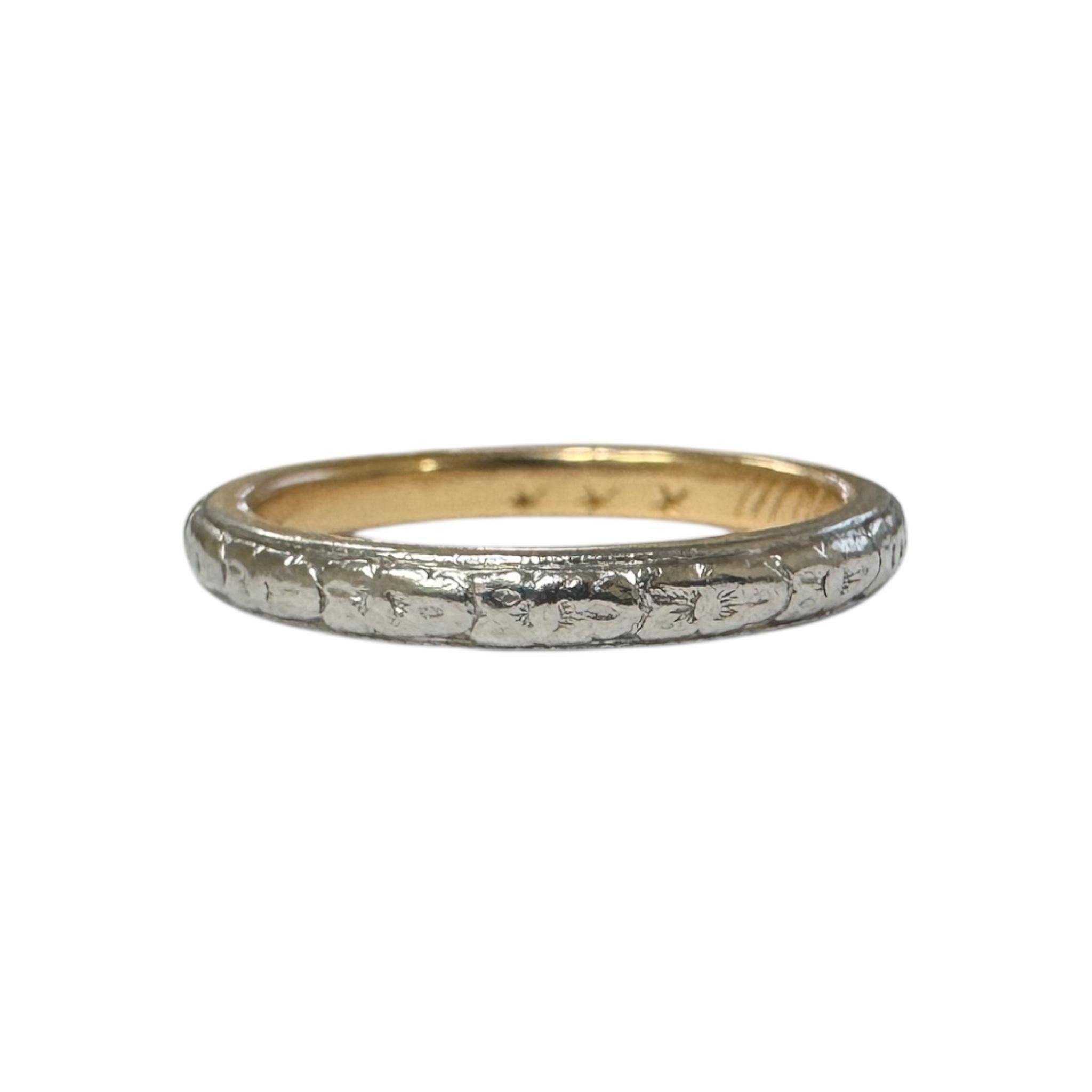 Vintage Engraved Wedding Band Platinum & 18K Yellow Gold Size 6 For Sale 2