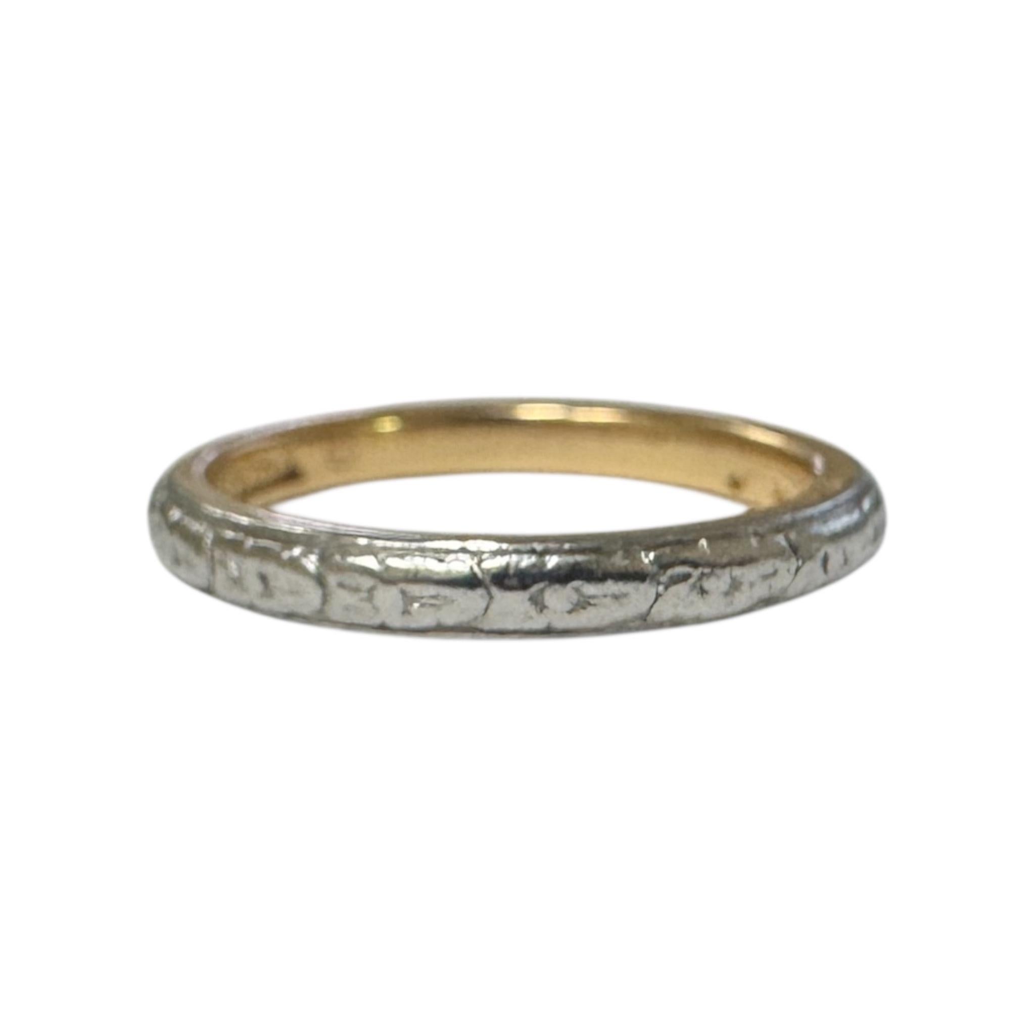 Vintage Engraved Wedding Band Platinum & 18K Yellow Gold Size 6 For Sale 3