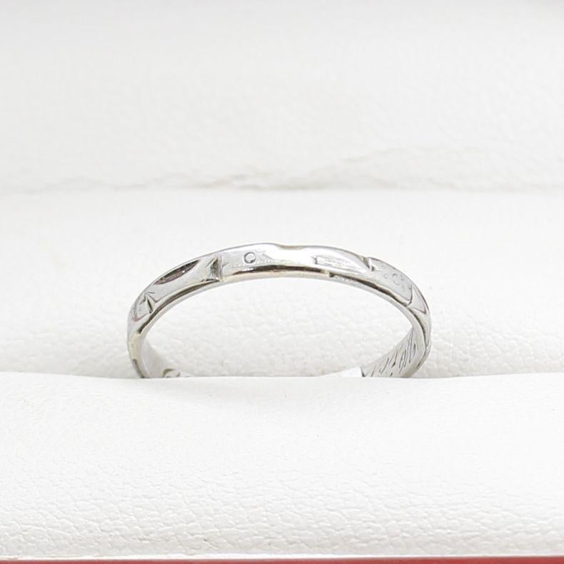 Vintage Engraved White Gold Wedding Band In Good Condition For Sale In BALMAIN, NSW