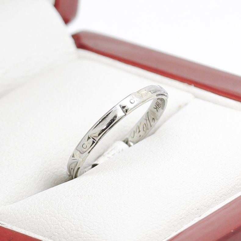Women's Vintage Engraved White Gold Wedding Band For Sale