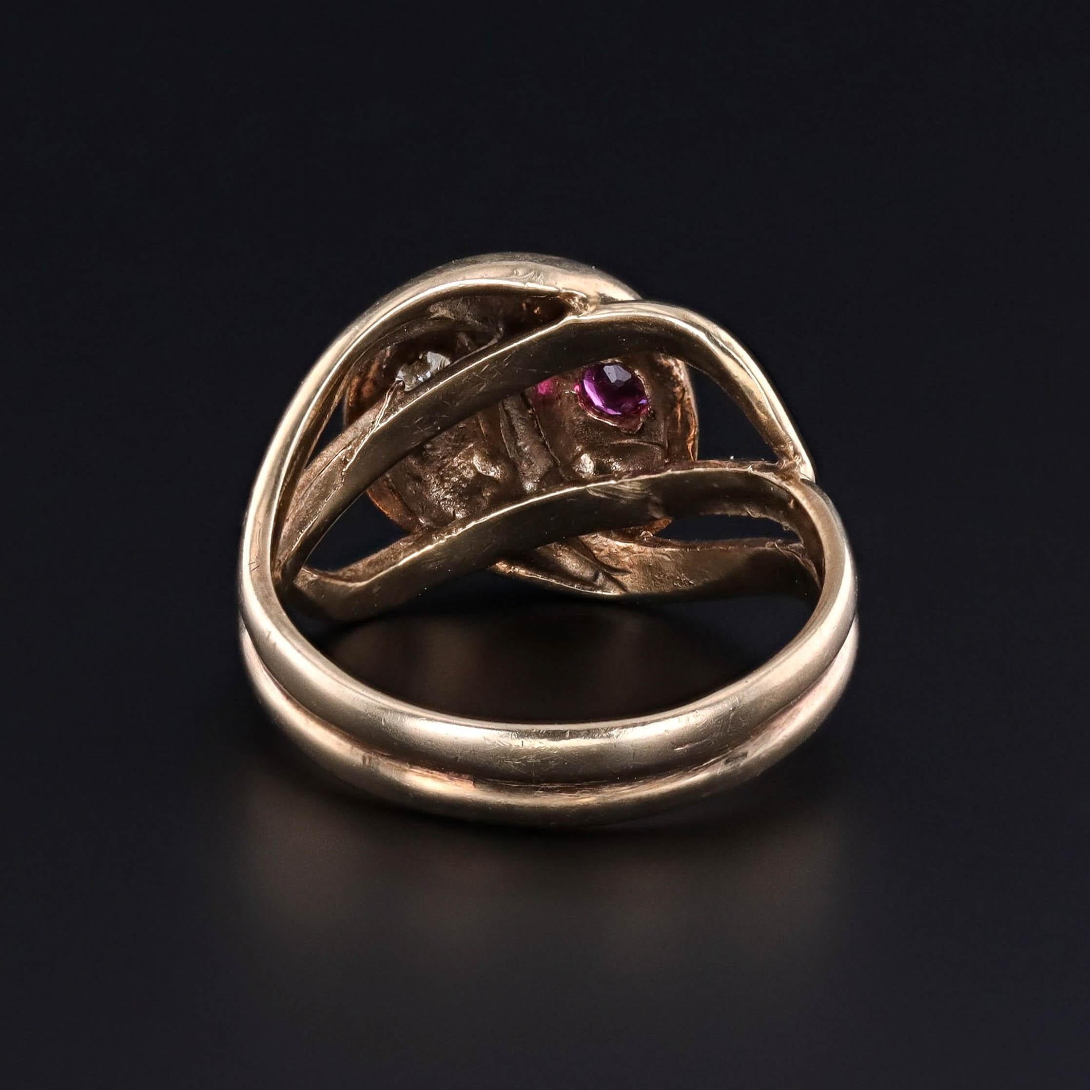 Round Cut Vintage Entwined Snake Ring of 9ct Gold For Sale