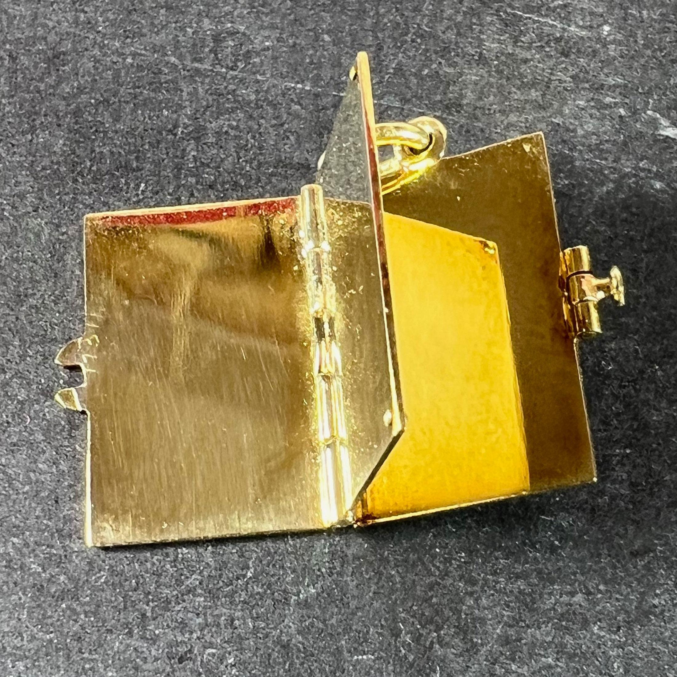 De las mujeres Vintage Envelope and Letter 14K Yellow Gold Enamel Stamp Charm Pendant en venta