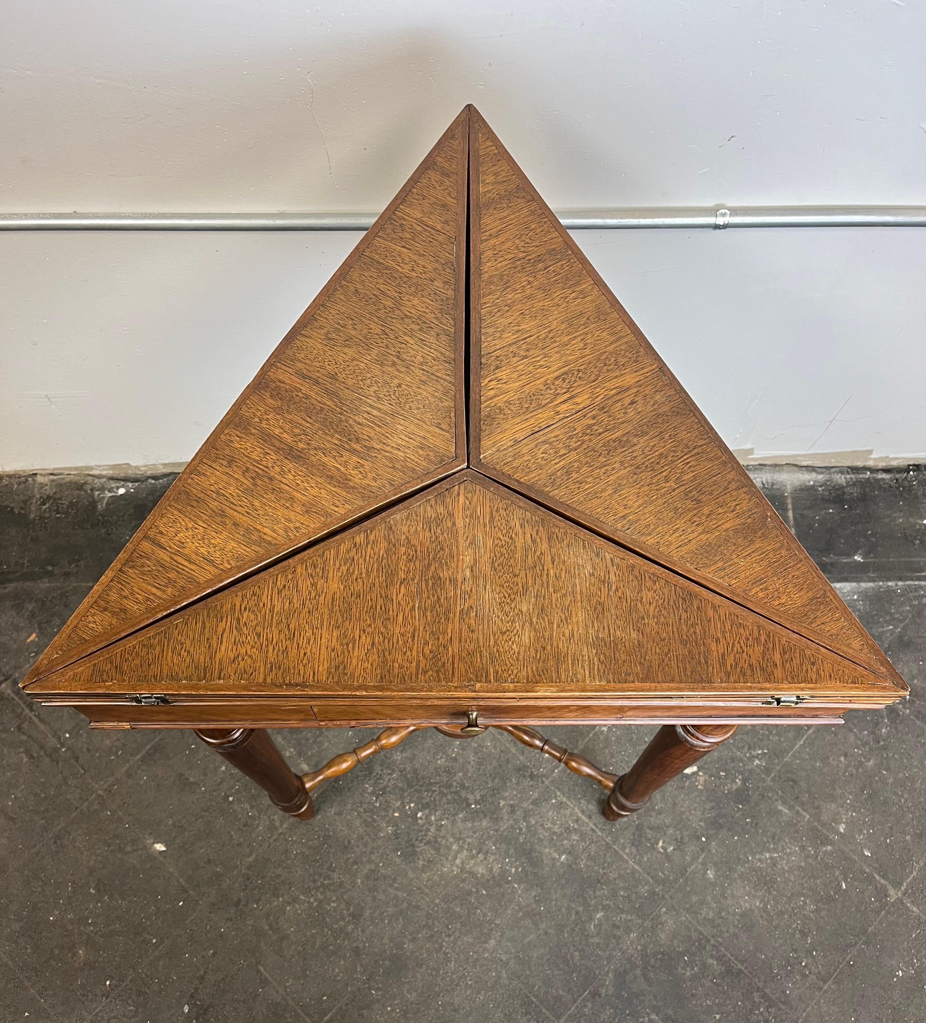 Tri-Fold-Kartentisch im Vintage-Stil mit Umschlag im Zustand „Gut“ im Angebot in W Allenhurst, NJ