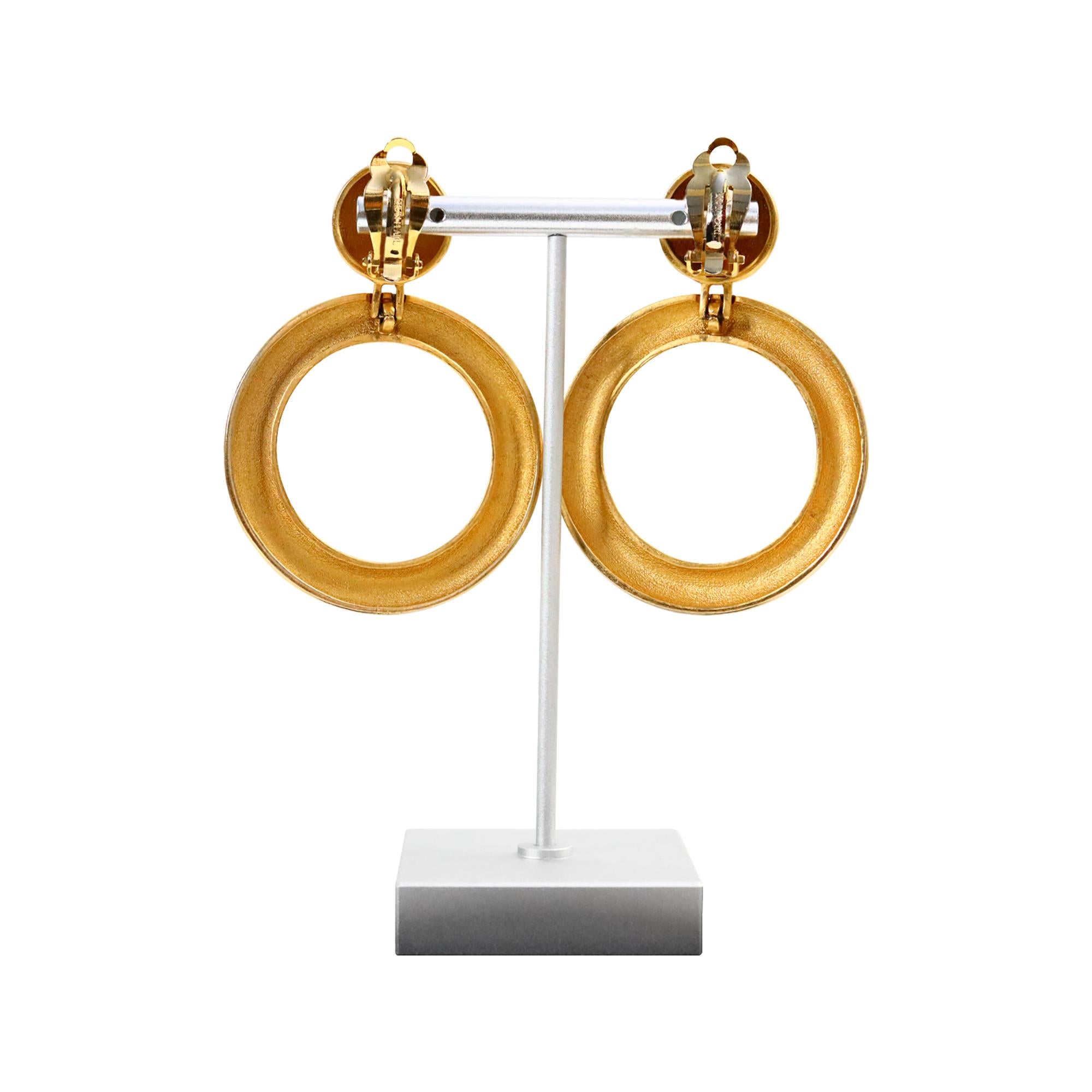 Vintage EP Matte Gold Hammered Hoops CIRCA 1980s im Angebot 5