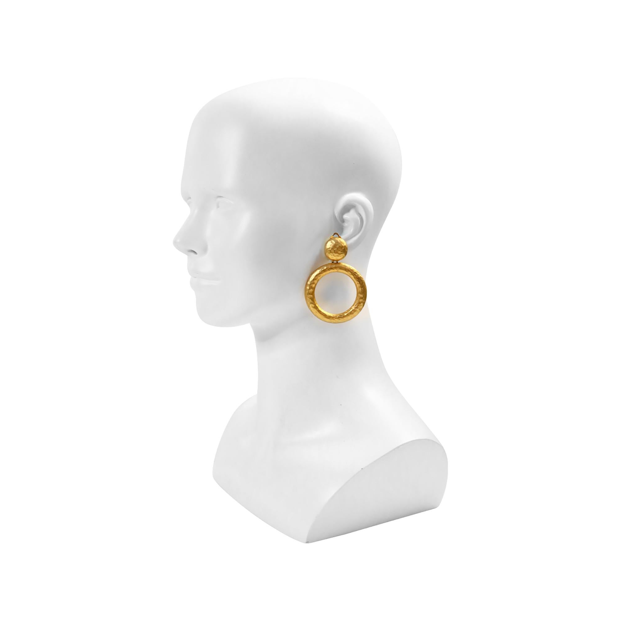 Vintage EP Matte Gold Hammered Hoops CIRCA 1980s (Moderne) im Angebot