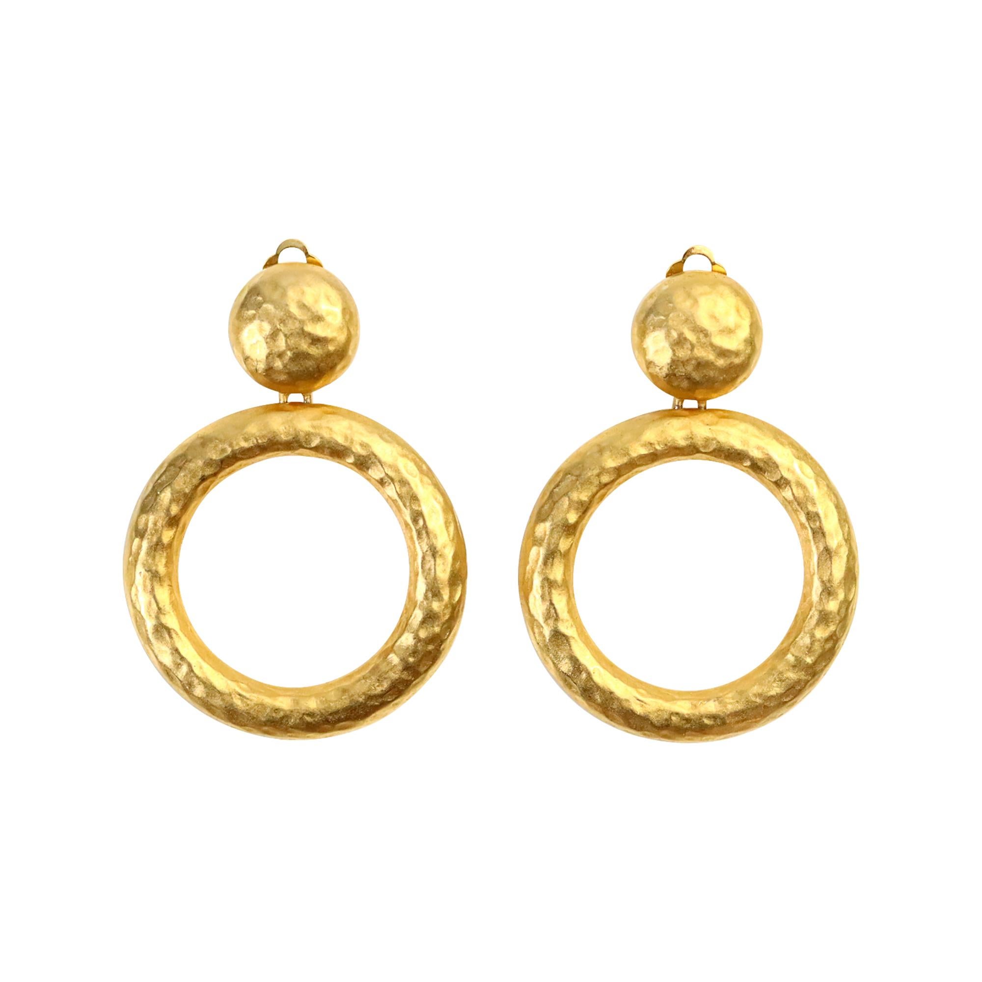 Vintage EP Matte Gold Hammered Hoops CIRCA 1980s im Angebot 1