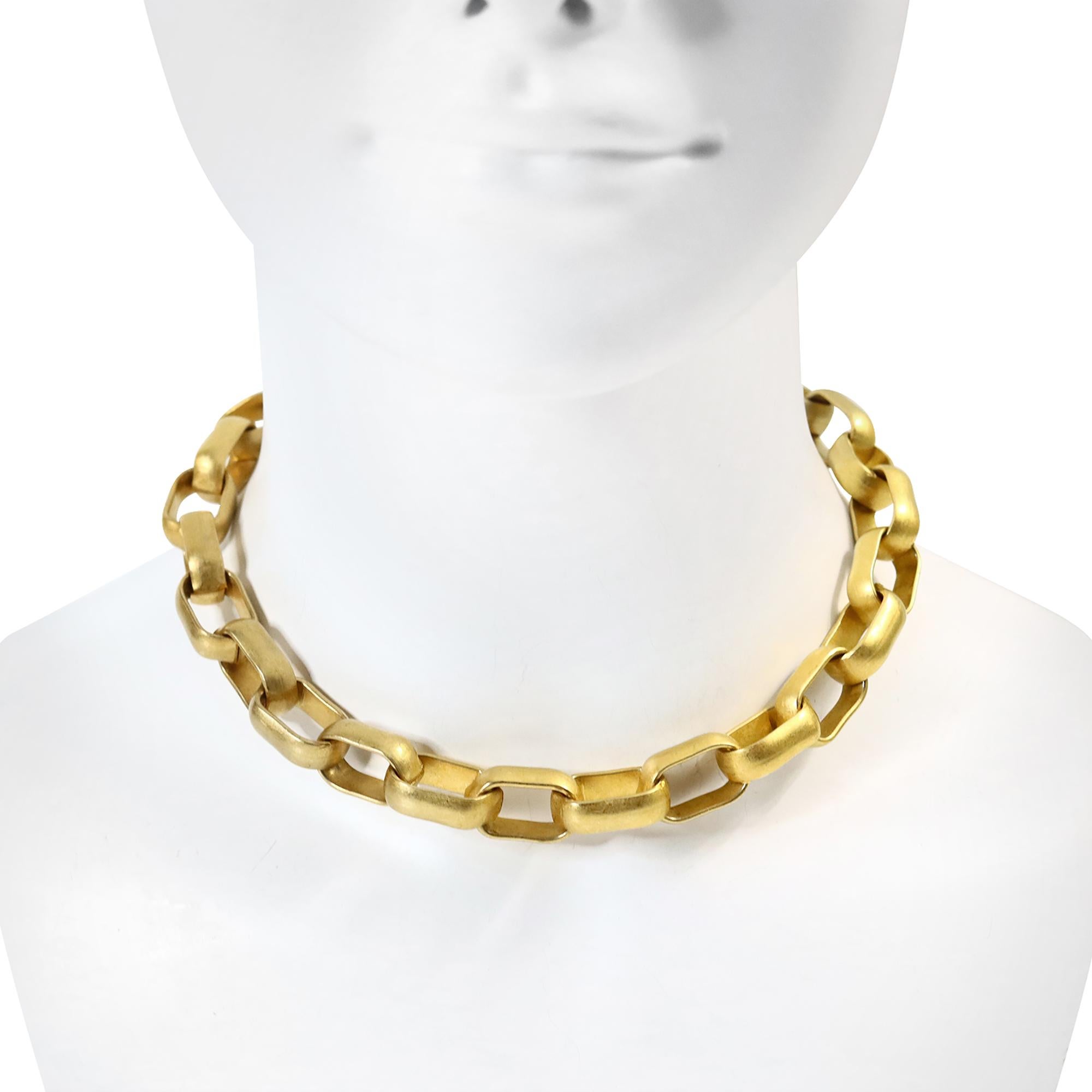 Vintage EP Matte Gold Tone Heavy Link Necklce Circa 1990s In Good Condition For Sale In New York, NY