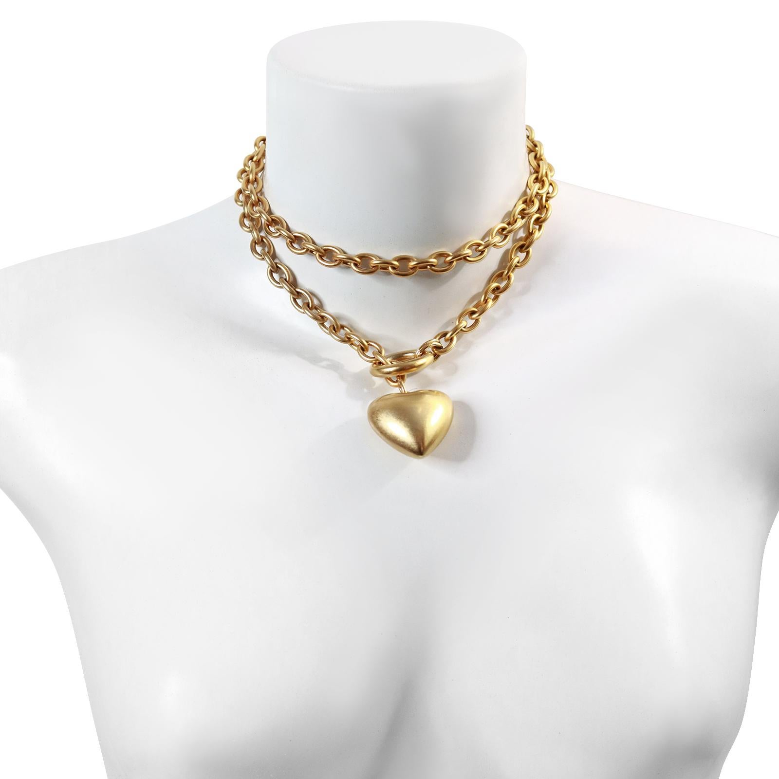Modern Vintage EP Matte Gold Tone  Link Long Necklace Dangling Heart Circa 1990s
