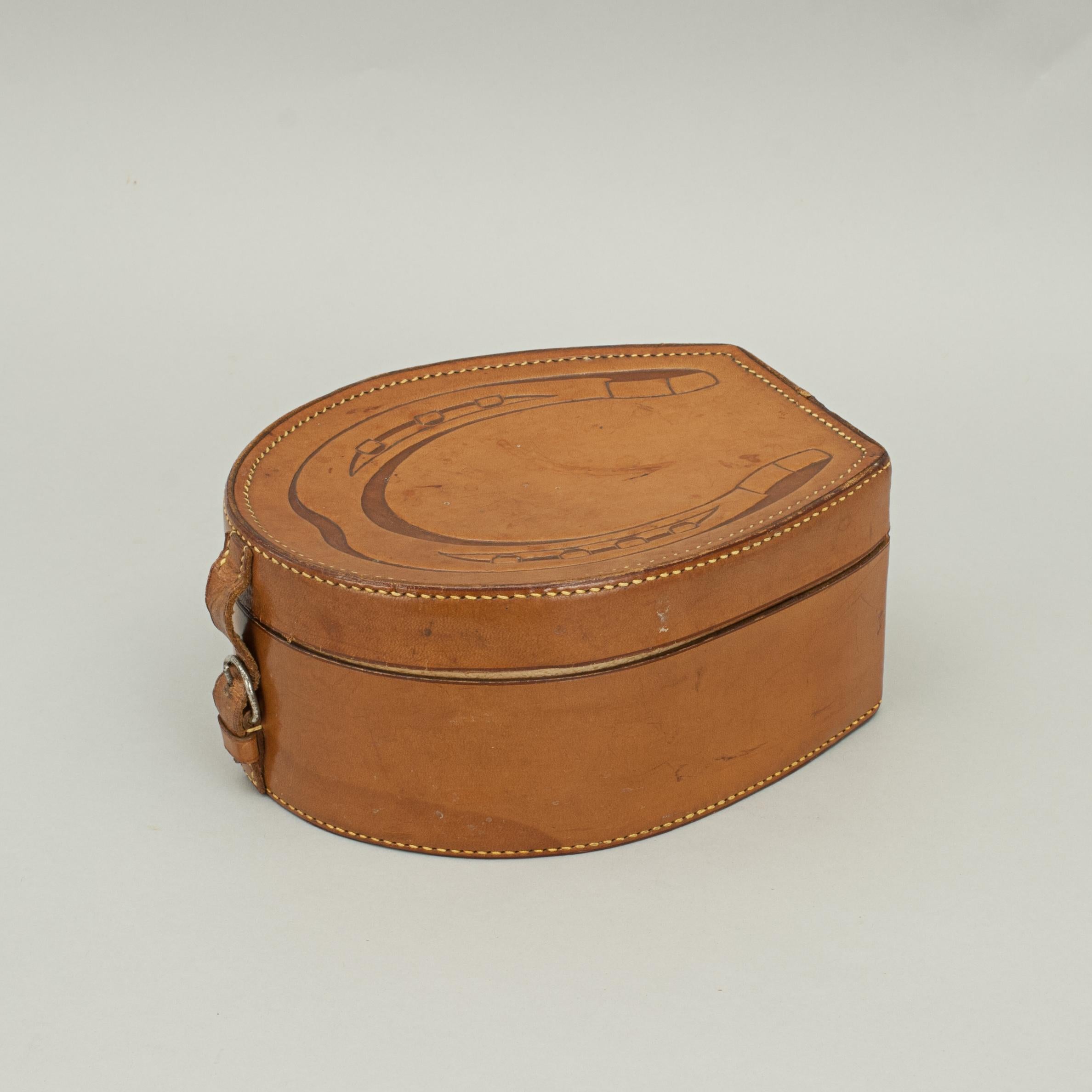 horseshoe collar
