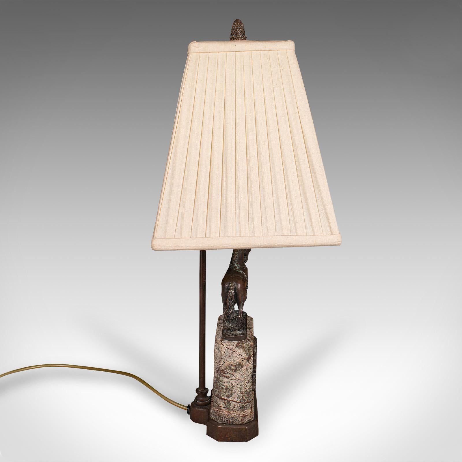 Mid-Century Modern Lampe à poser vintage équine, anglaise, bronze Lampe de bureau décorative, intérêt pour les chevaux en vente