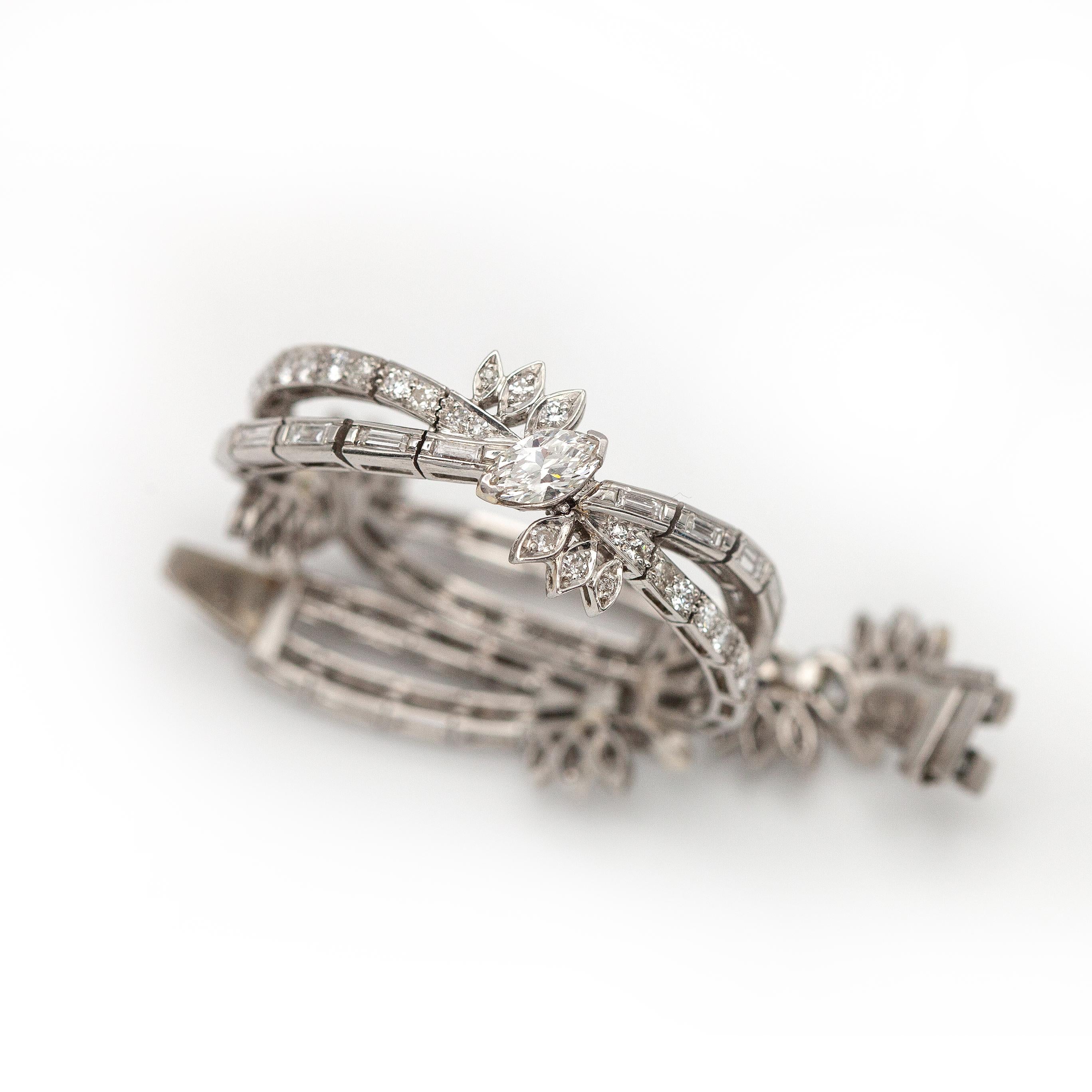 Crisscross-Armband aus Platin mit 7,10 Karat Diamanten im Angebot 1