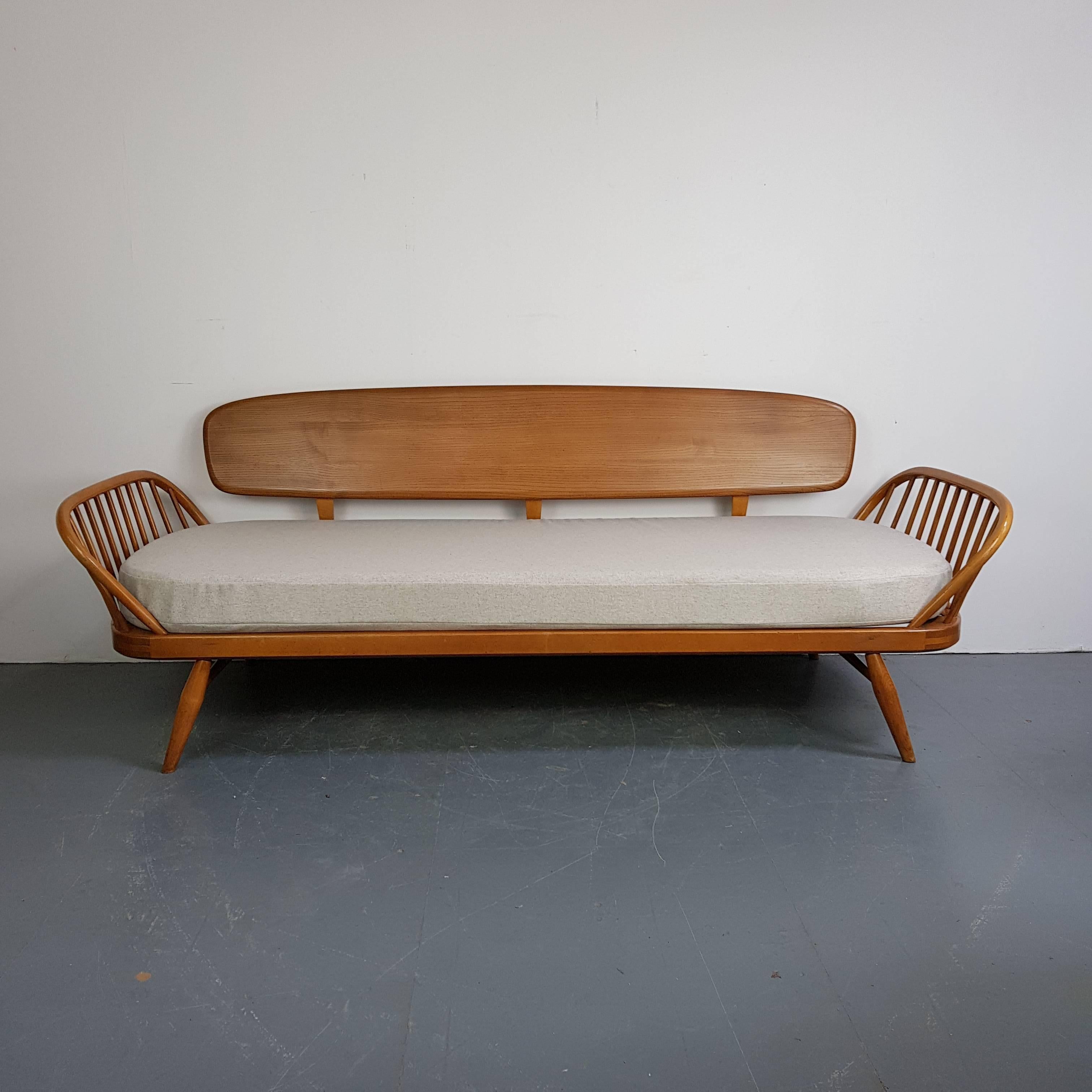 English Vintage Ercol 355 Studio Couch Sofa Bed in Beech with Grey Upholstery For Sale