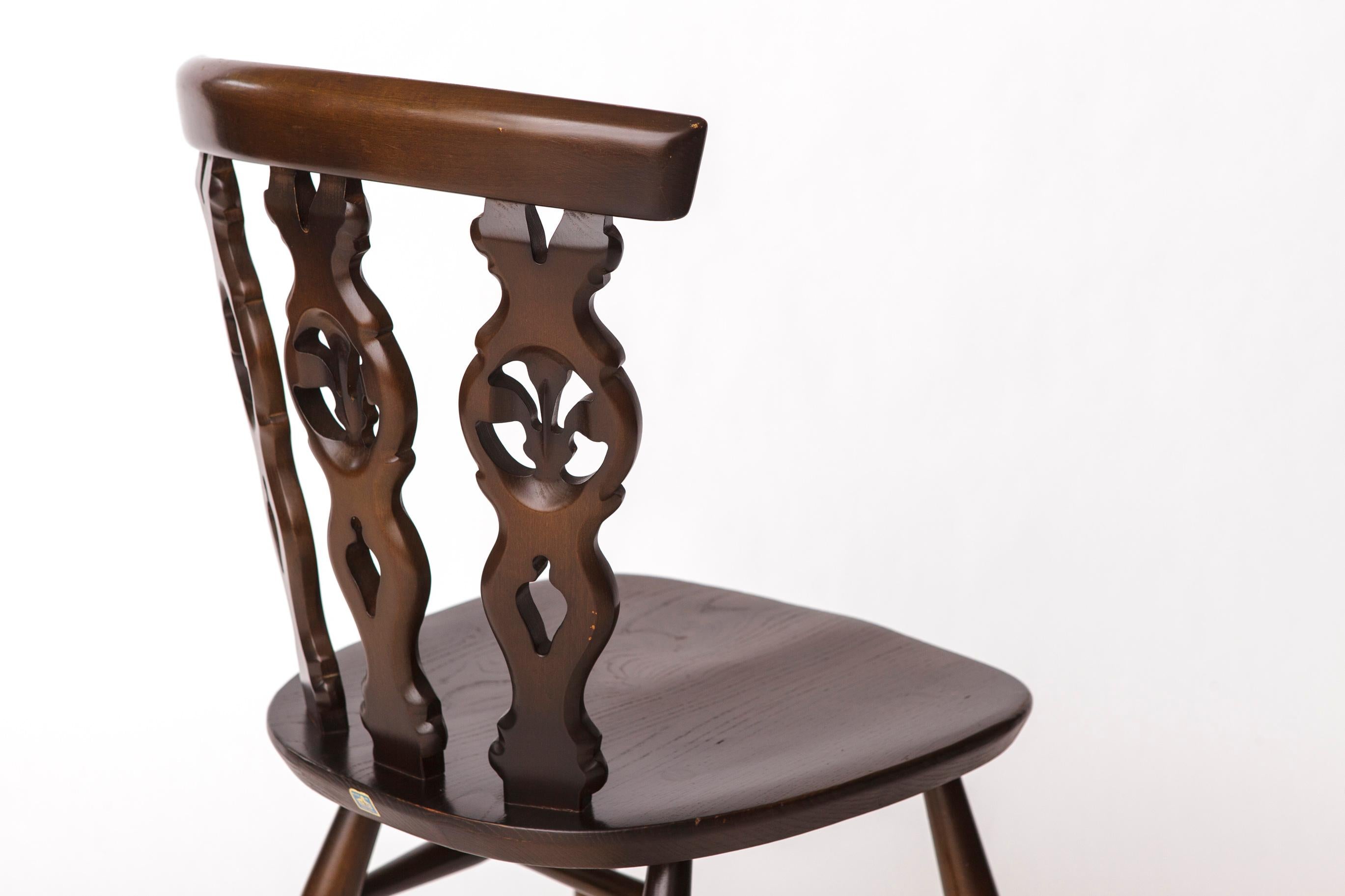 Sedia vintage Ercol modello 375 - Inghilterra anni '60 - Legno di olmo - Etichetta originale in vendita 1