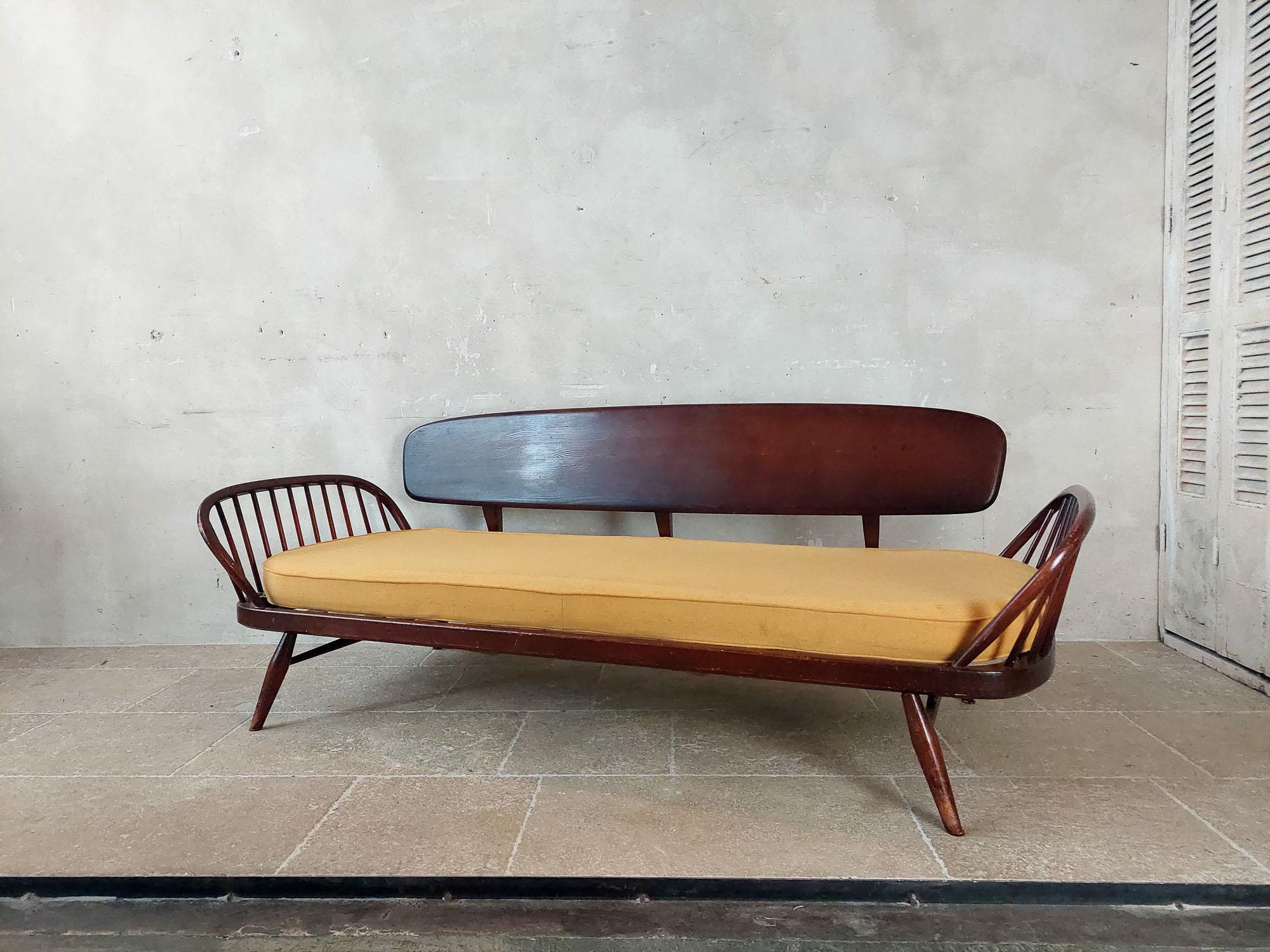 Vintage Ercol Daybed Studio Sofa (Mitte des 20. Jahrhunderts) im Angebot