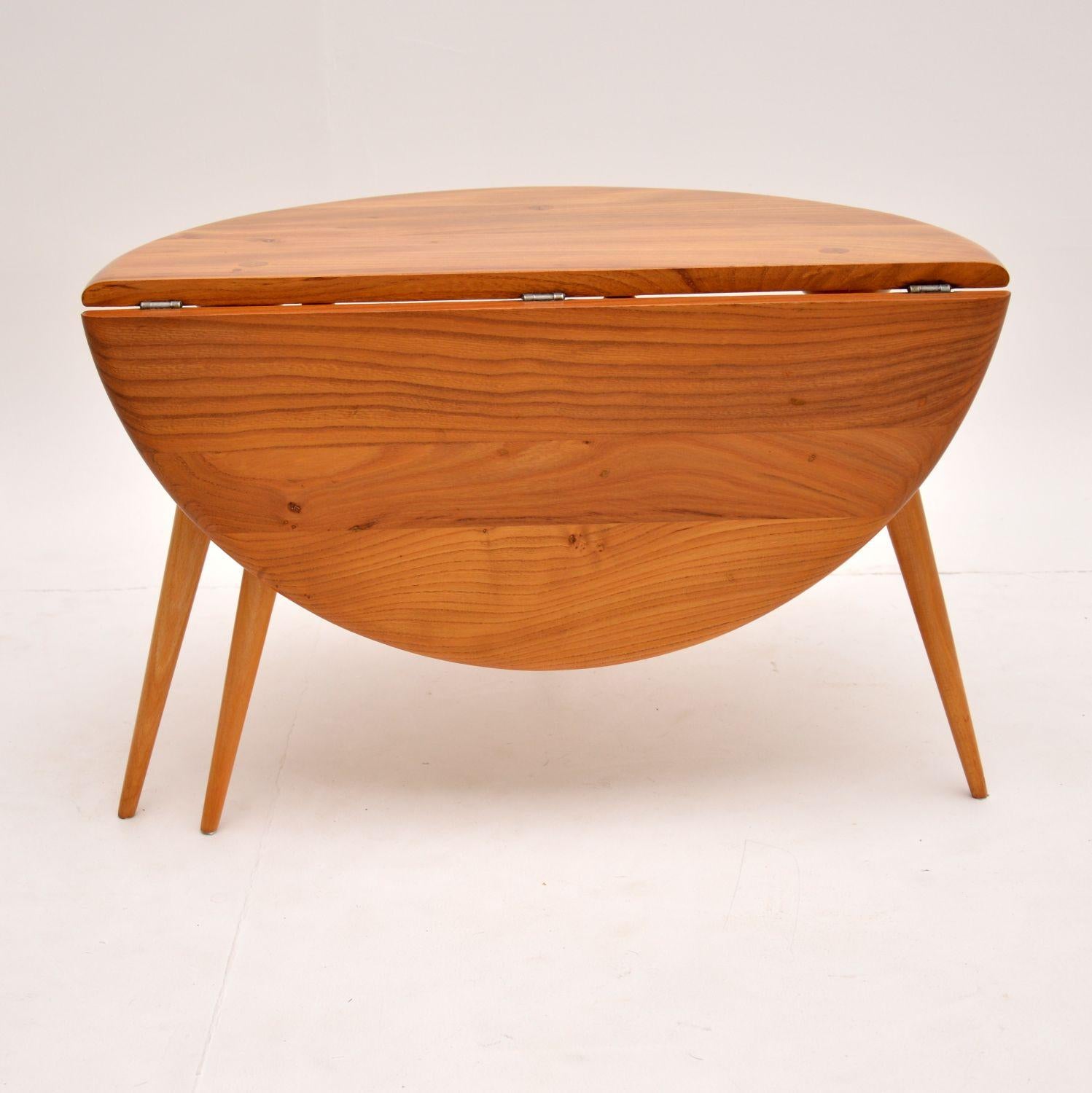 Vintage Ercol Drop Leaf Coffee Table in Elm In Good Condition In London, GB