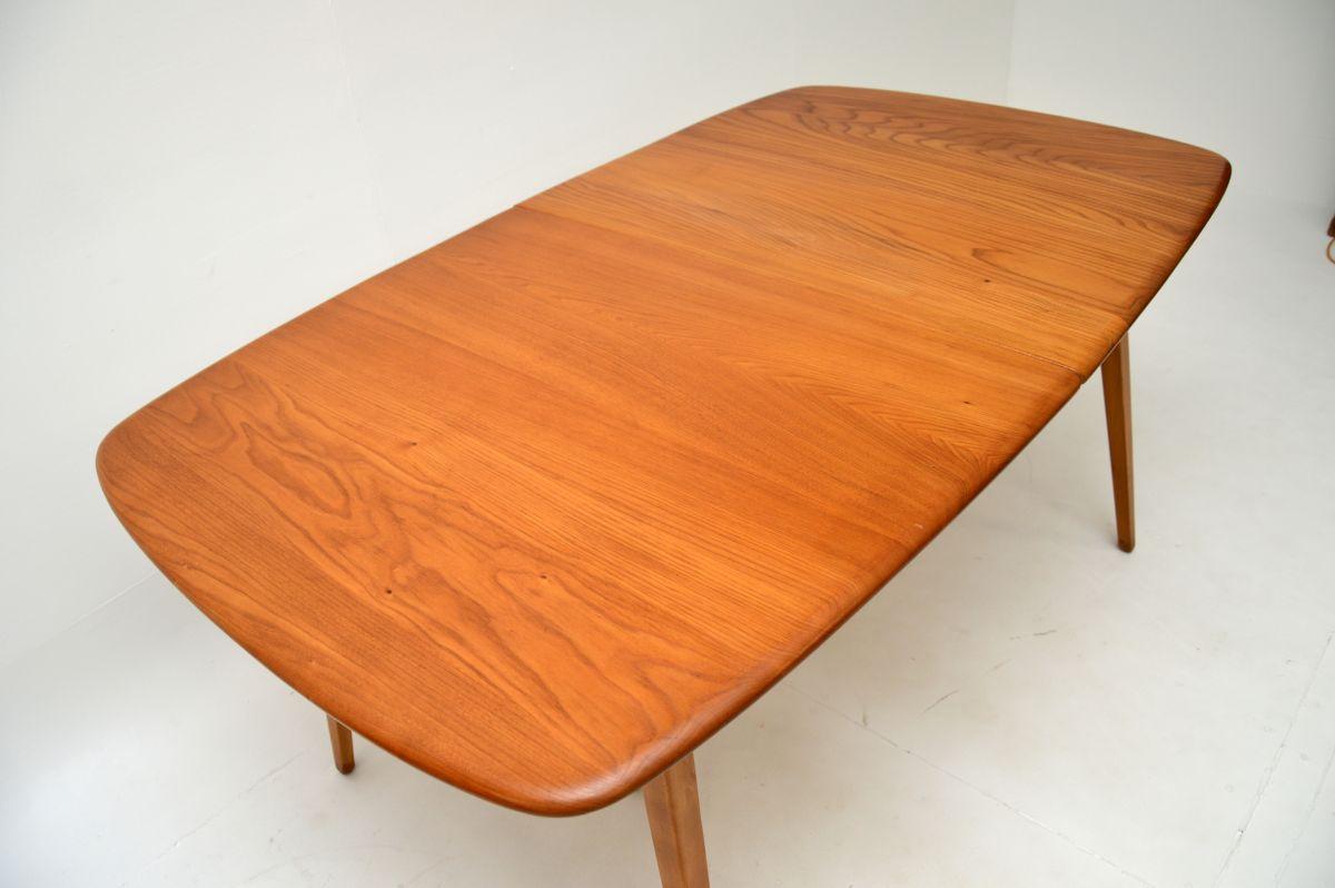 Vintage Ercol Grand Windsor Dining Table in Solid Elm In Good Condition For Sale In London, GB