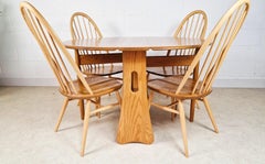 Conjunto vintage de mesa de comedor extensible con alas abatibles «Windsor» de Ercol, de olmo macizo, y sillas