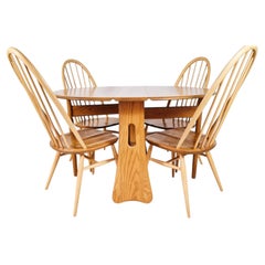Conjunto vintage de mesa de comedor extensible con alas abatibles «Windsor» de Ercol, de olmo macizo, y sillas