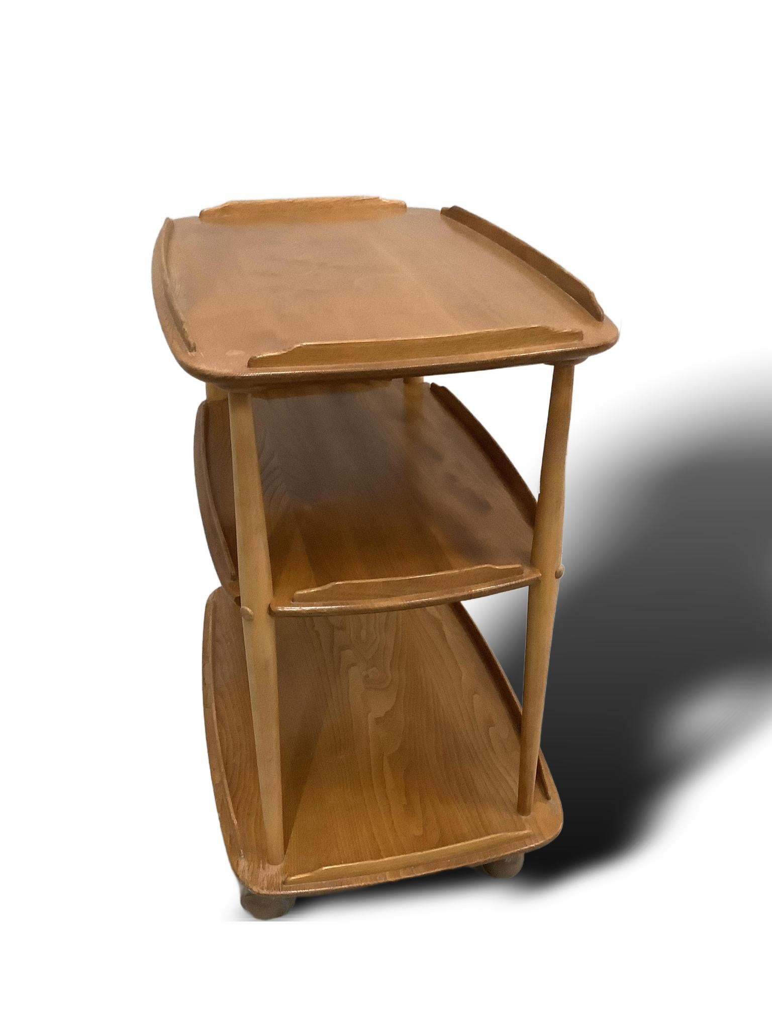 Chariot vintage Ercol Windsor à trois niveaux Bon état - En vente à Seaford, GB