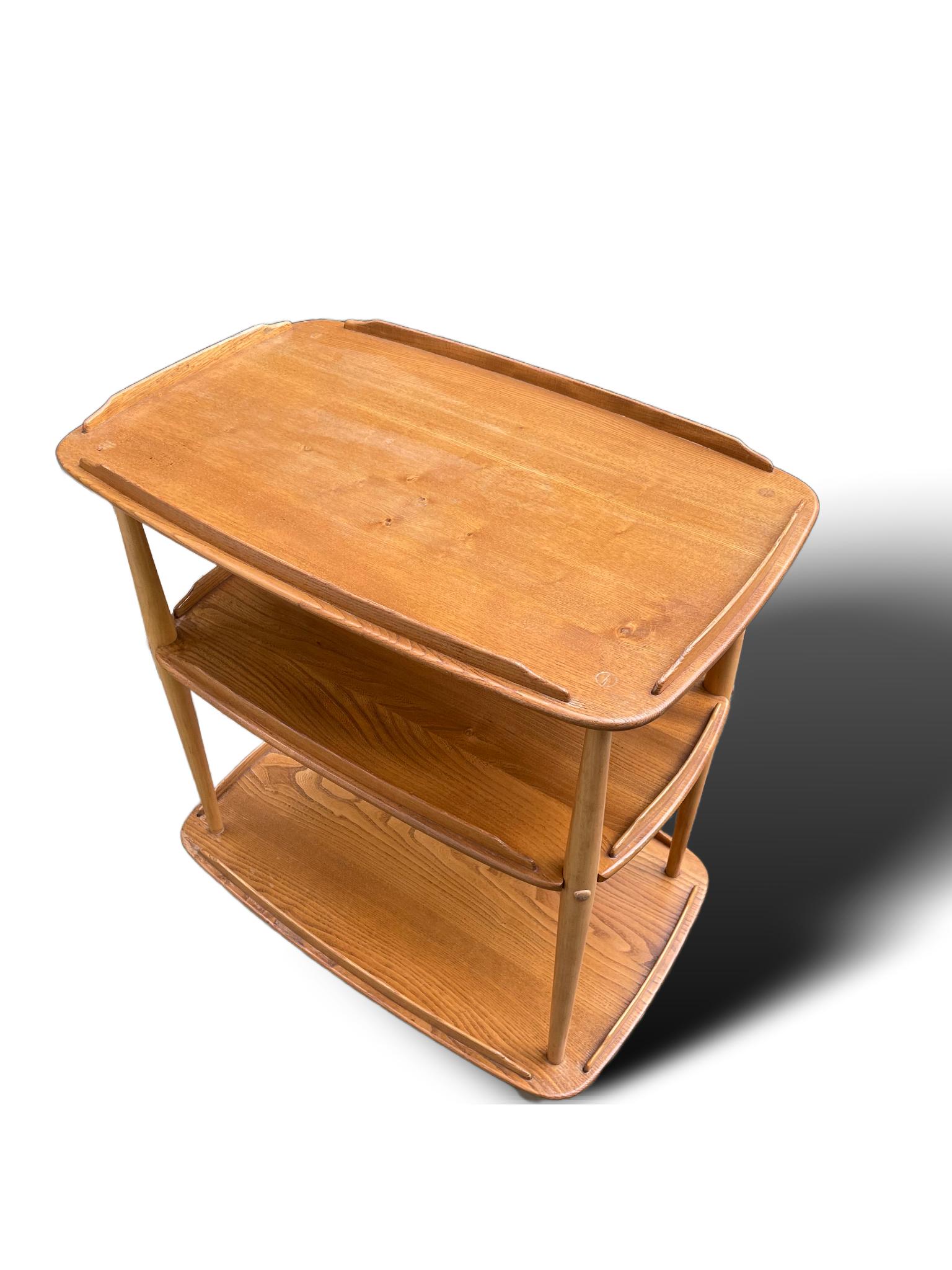 Milieu du XXe siècle Chariot vintage Ercol Windsor à trois niveaux en vente