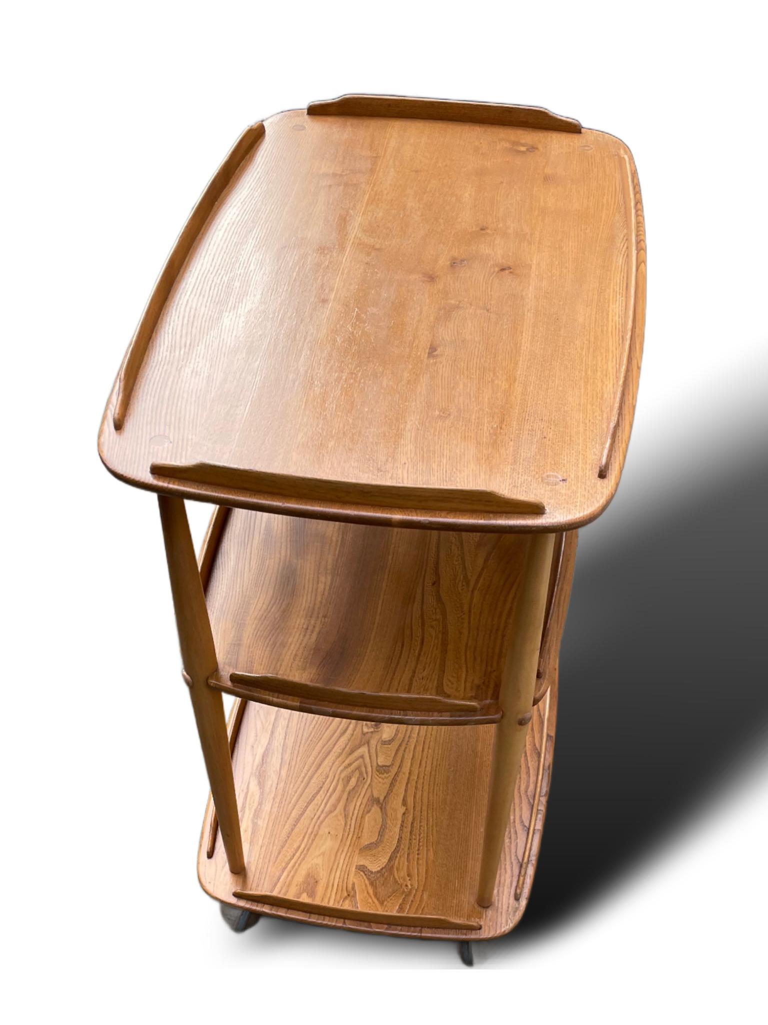 Hêtre Chariot vintage Ercol Windsor à trois niveaux en vente