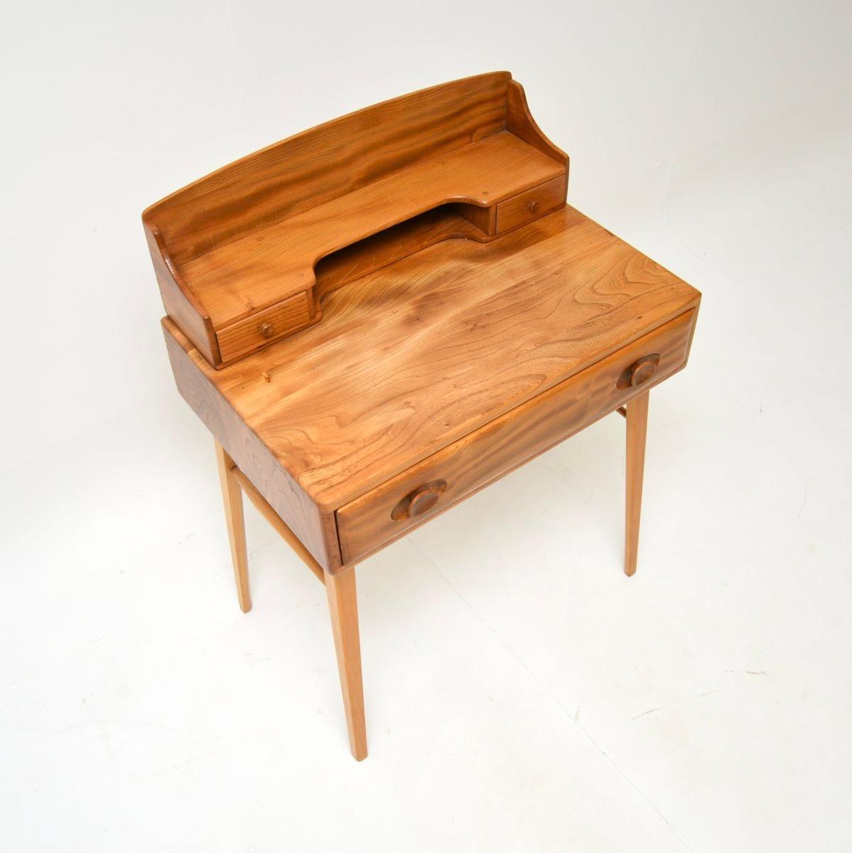 Vintage Ercol Schreibtisch aus massivem Ulmenholz im Angebot 2