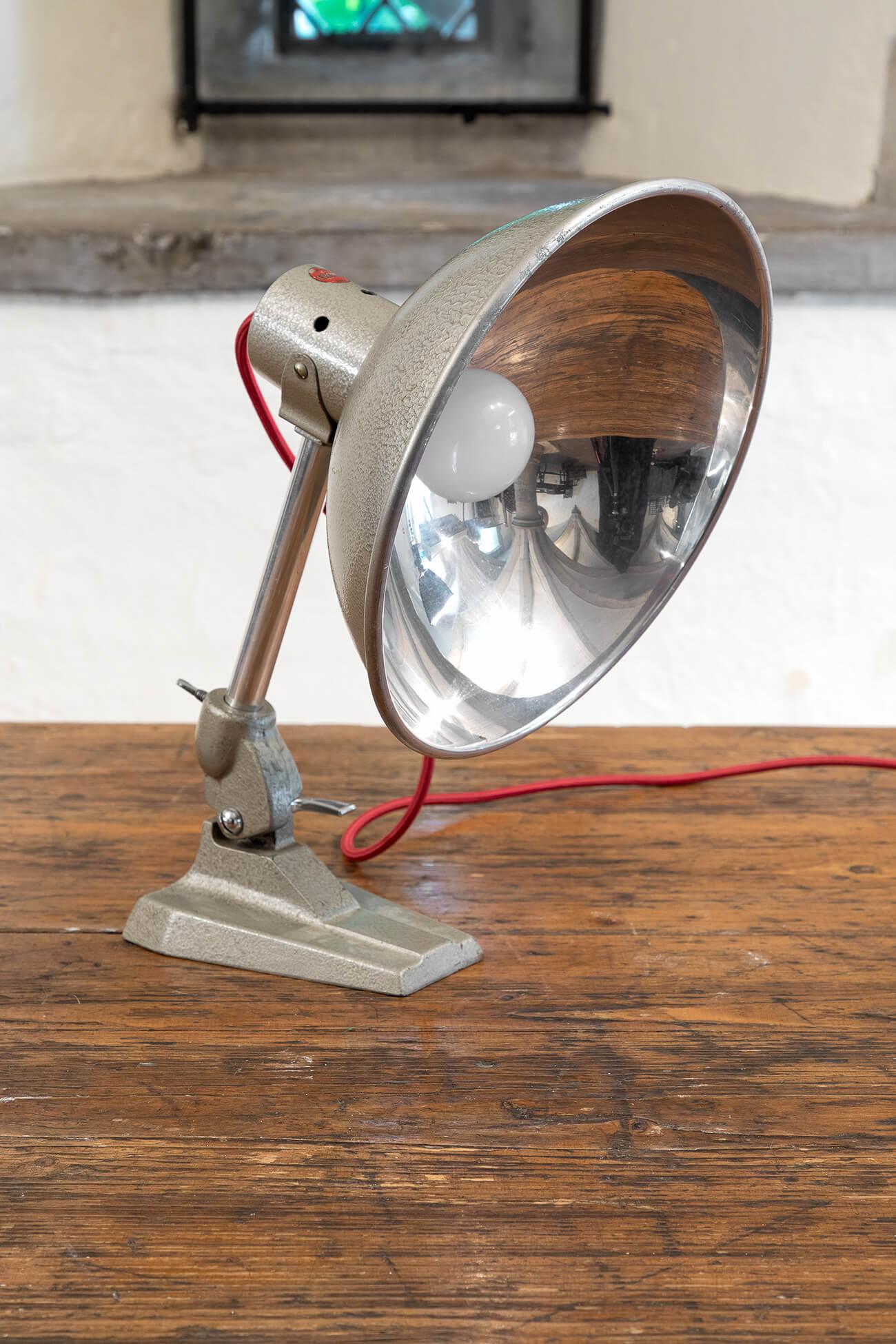 Vintage industrial desk lamp by British company Ergon. With an aluminum shade and steel base. Can be adjusted to the base of the arm.
British, 1960s. 

Additional information:
H 43 cm (H 16.9 inches)
Shade: D 27 cm (D 10.6 inches
Base: W 15 cm