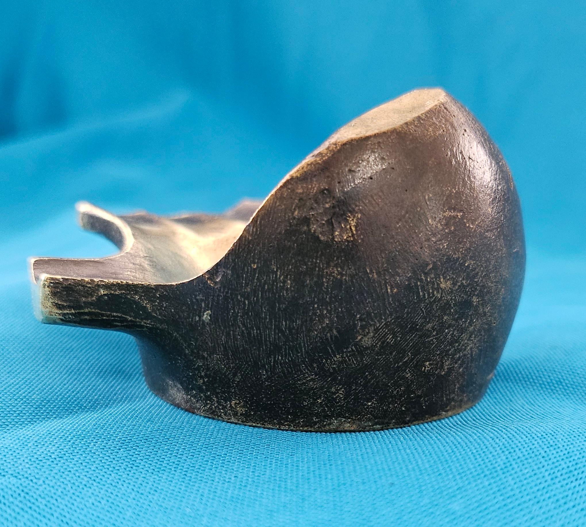 Cendrier sculptural Erhard & Sohne, laiton (Bronze ?) en forme de poisson/chaîne stylisé en vente 3
