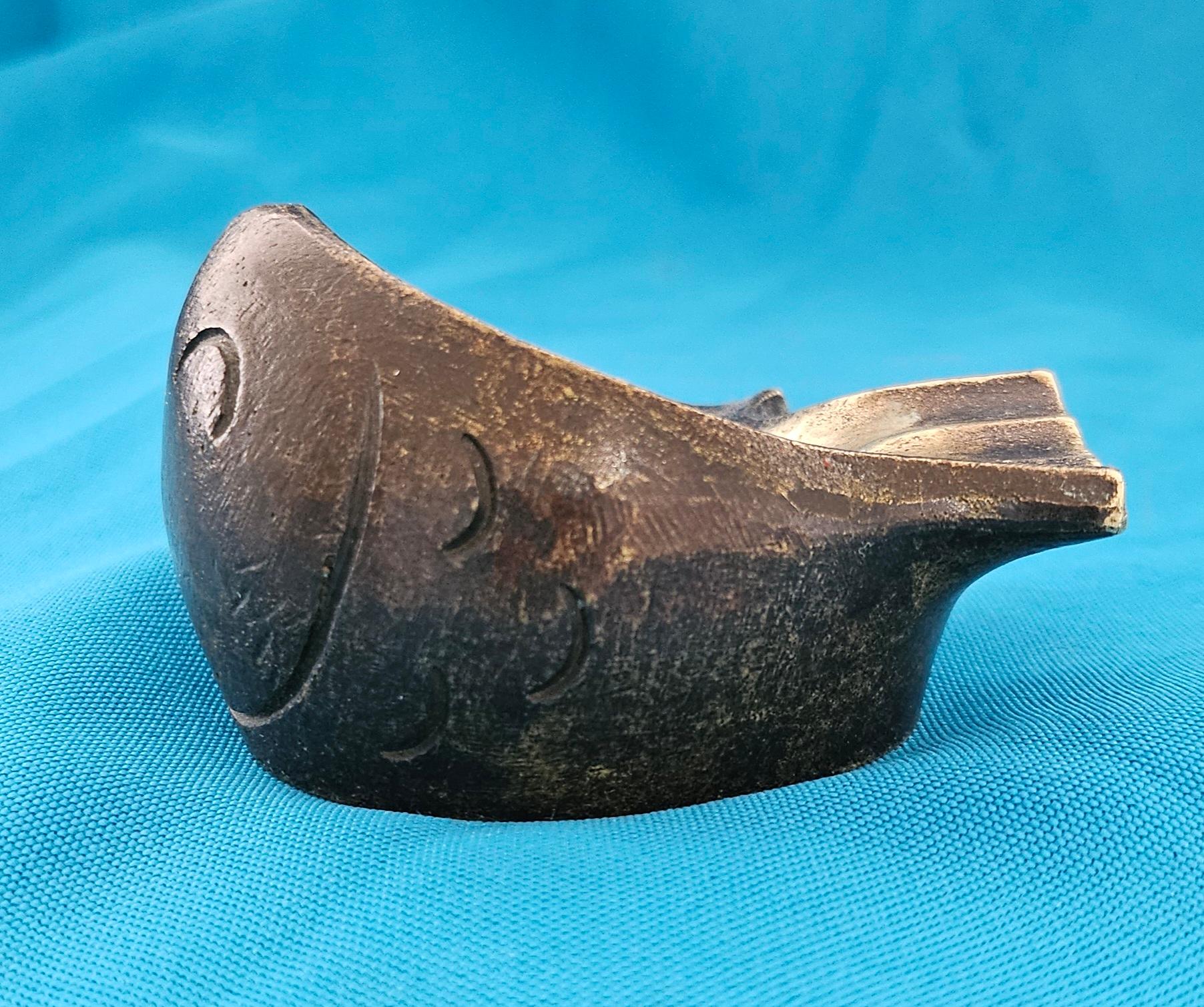 Mid-Century Modern Cendrier sculptural Erhard & Sohne, laiton (Bronze ?) en forme de poisson/chaîne stylisé en vente