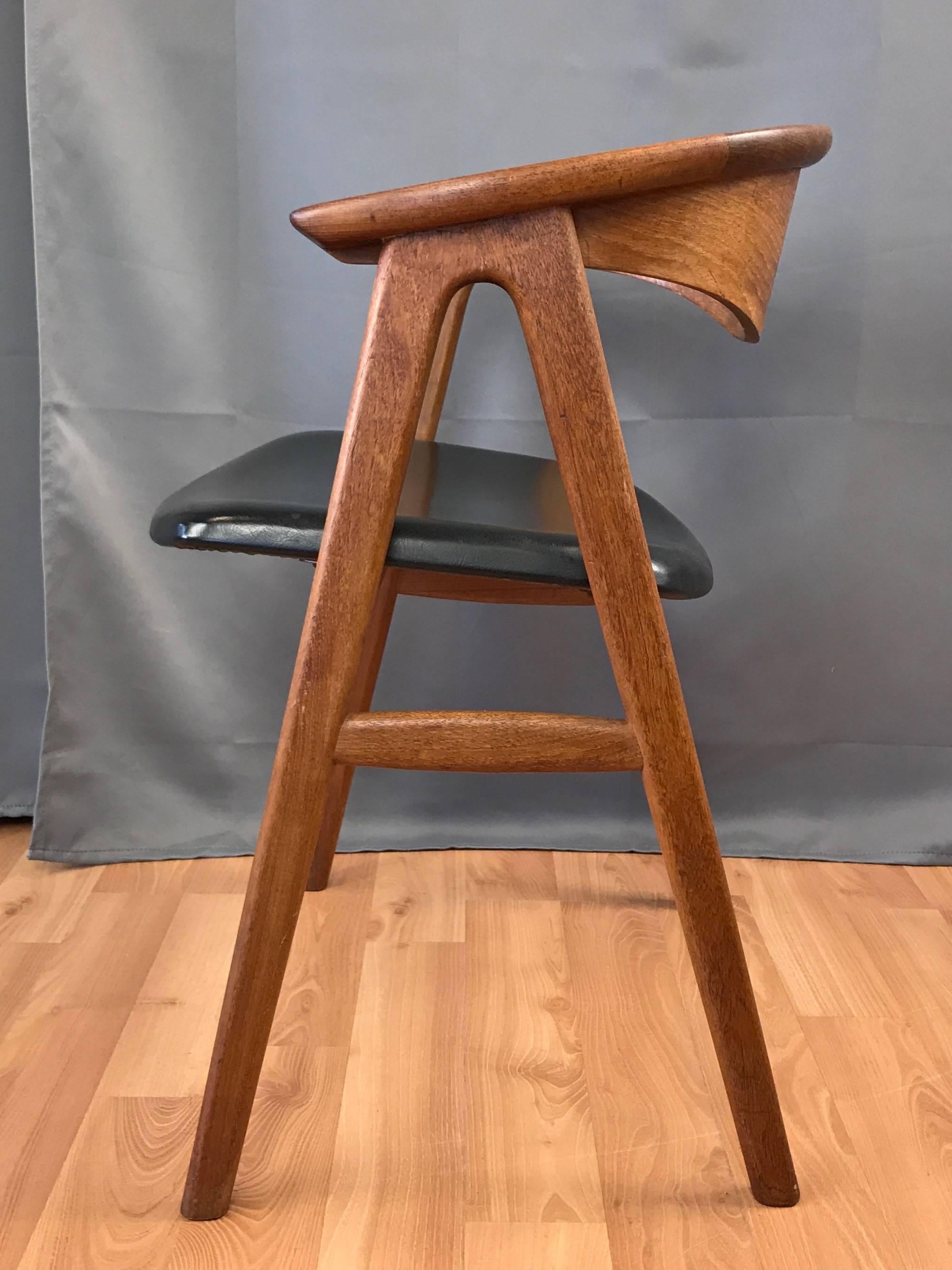 Mid-20th Century Vintage Erik Kirkegaard for Høng Stolefabrik Teak Compass Armchair