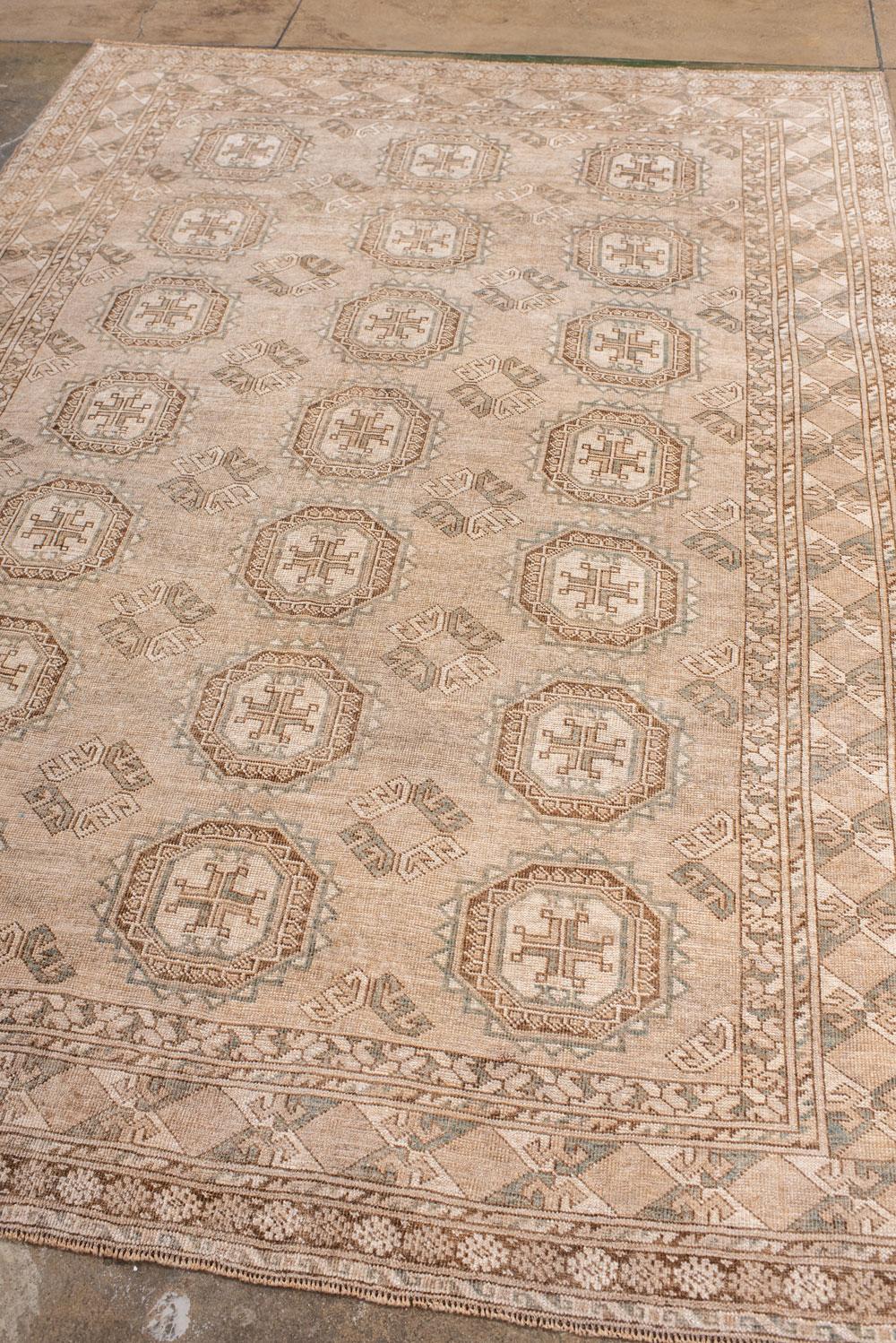 Afghano Tappeto afgano Ersari vintage con campo marrone chiaro in vendita