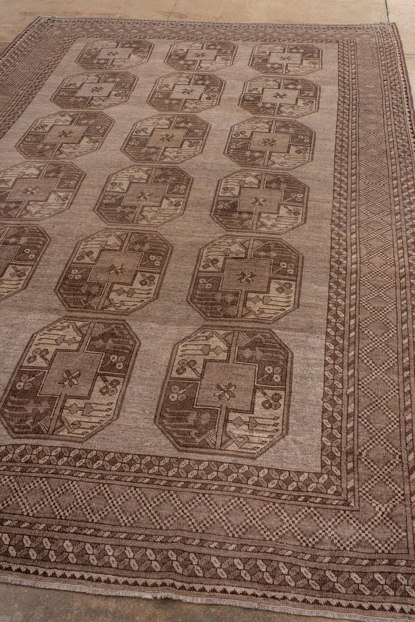 Alfombra afgana vintage Ersari con campo marrón desgastado Afgano en venta