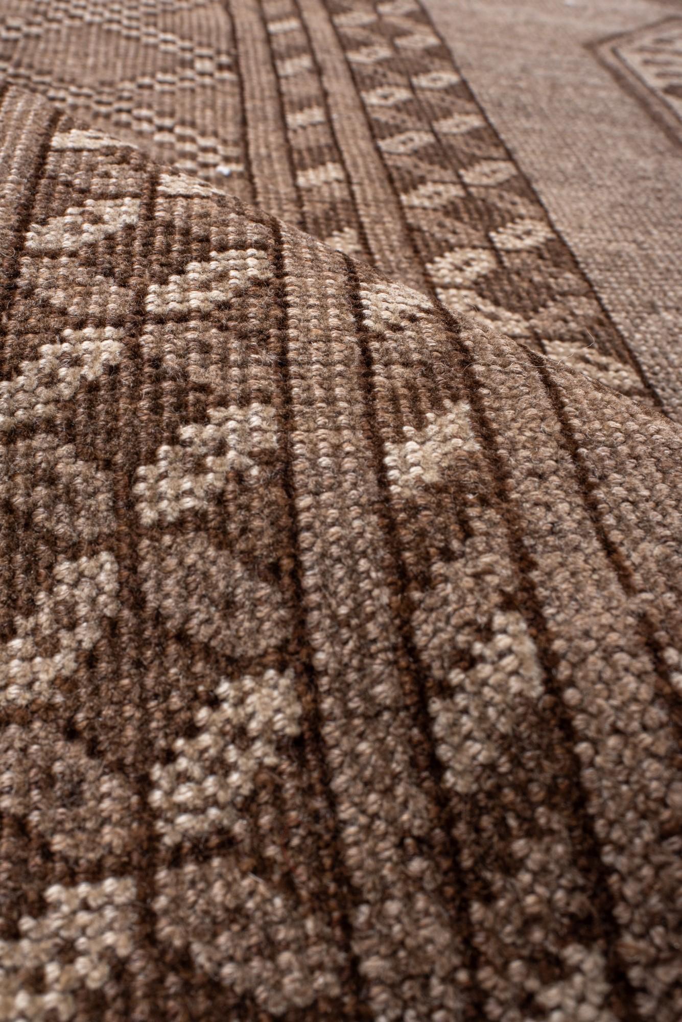 Alfombra afgana vintage Ersari con campo marrón desgastado Lana en venta