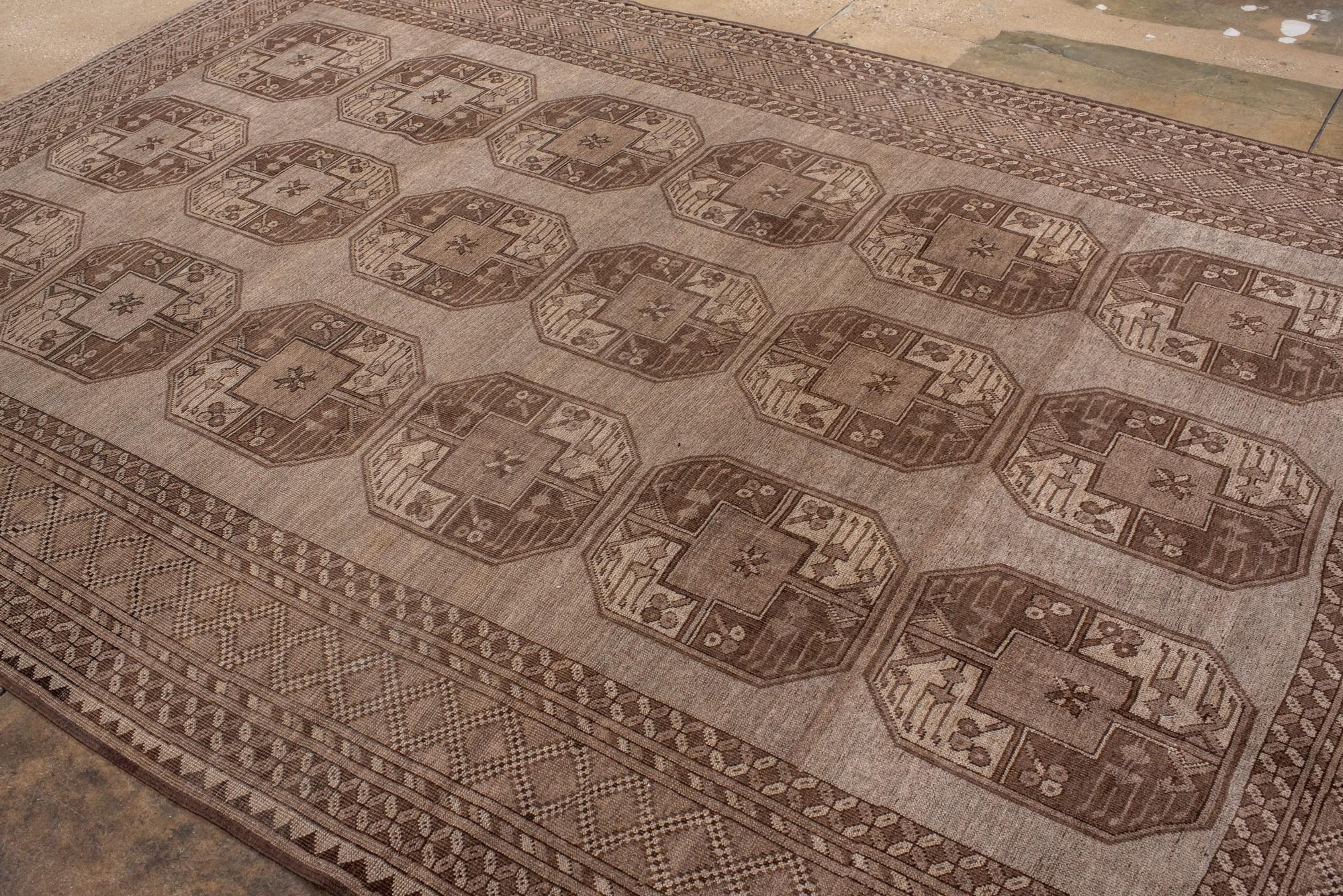 Alfombra afgana vintage Ersari con campo marrón desgastado en venta 1